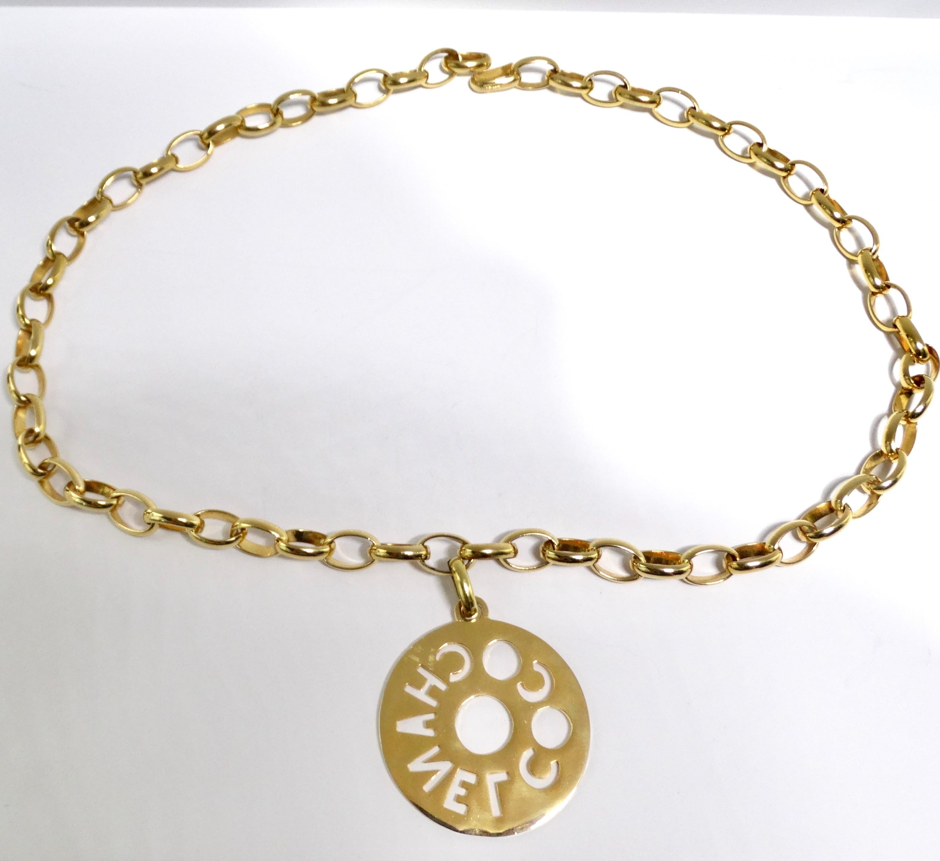 Chanel 1970er Jahre Goldfarbene Oversize-Halskette mit Anhänger im Angebot 3