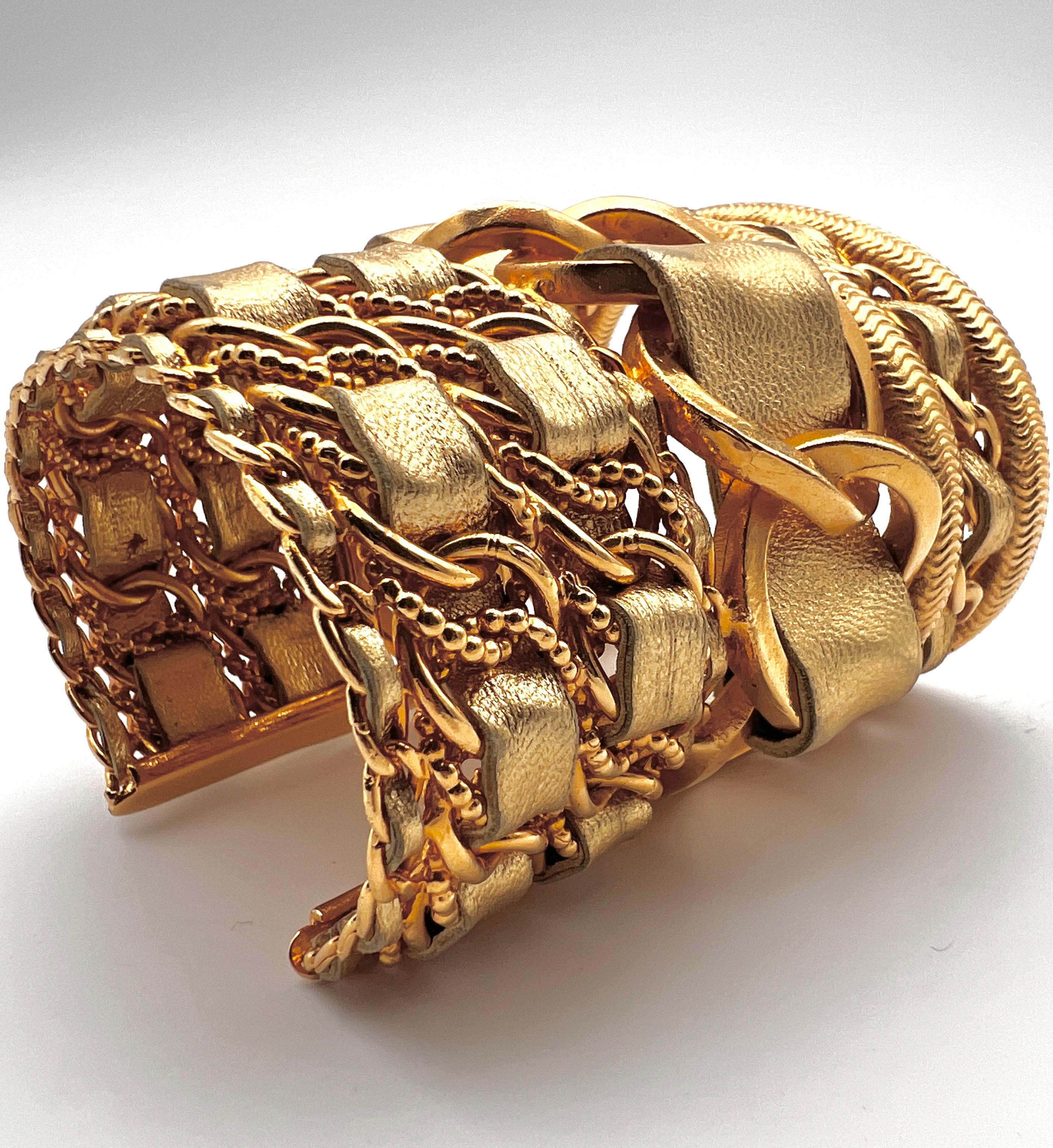 Chanel 1980 Massive Cuff Paris For Sale 11