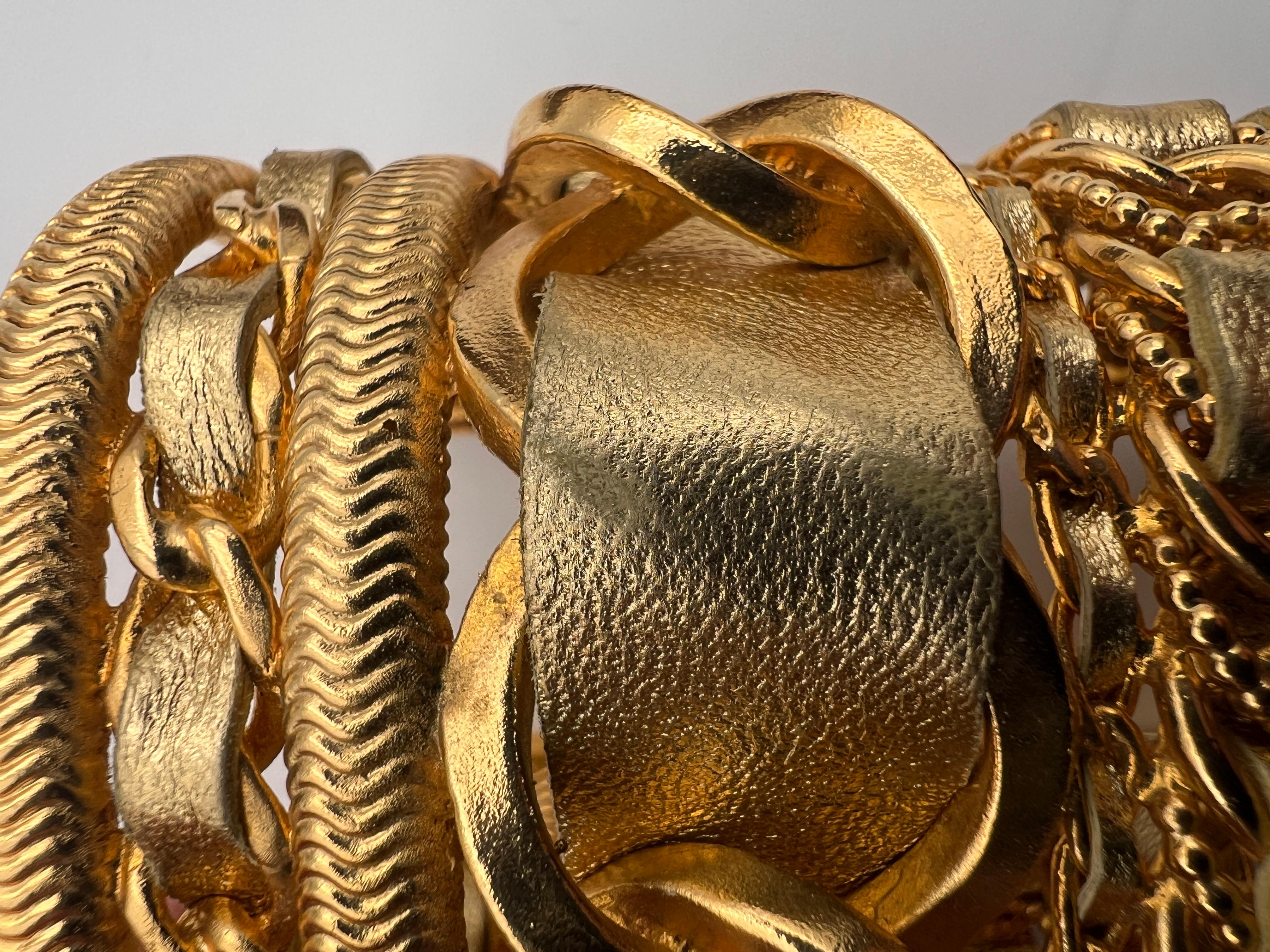 Chanel vintage cuff 1980 made with gold plate and leather. This cuff is very impressive, it takes several chain models, five in total plus two tubular chain, the quality is amazing. Stamp in side 
Chanel 2 cc 6 Made in France.