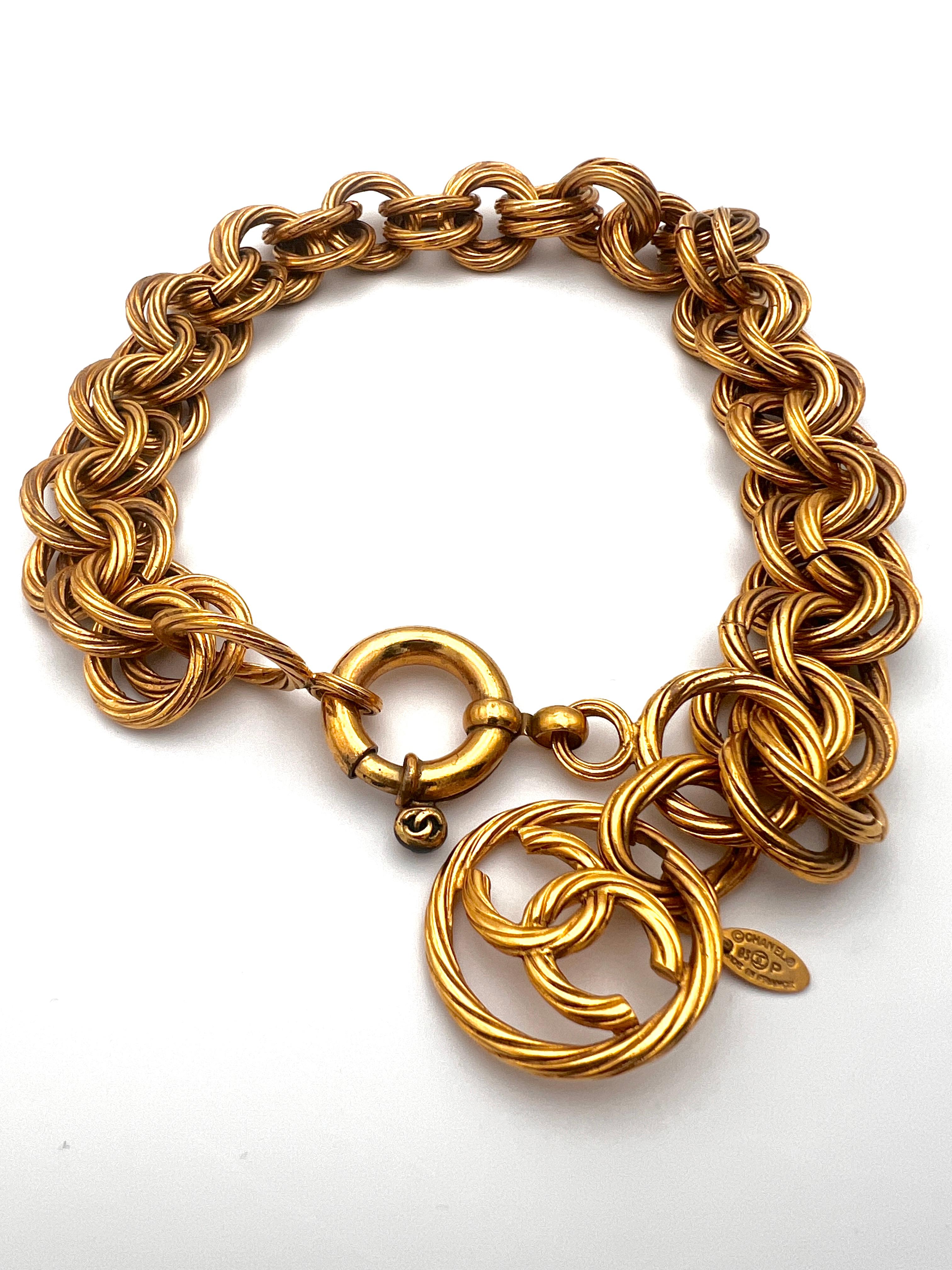 Chanel 1980 necklace chain and CC pendant In Good Condition For Sale In Palm Beach, FL