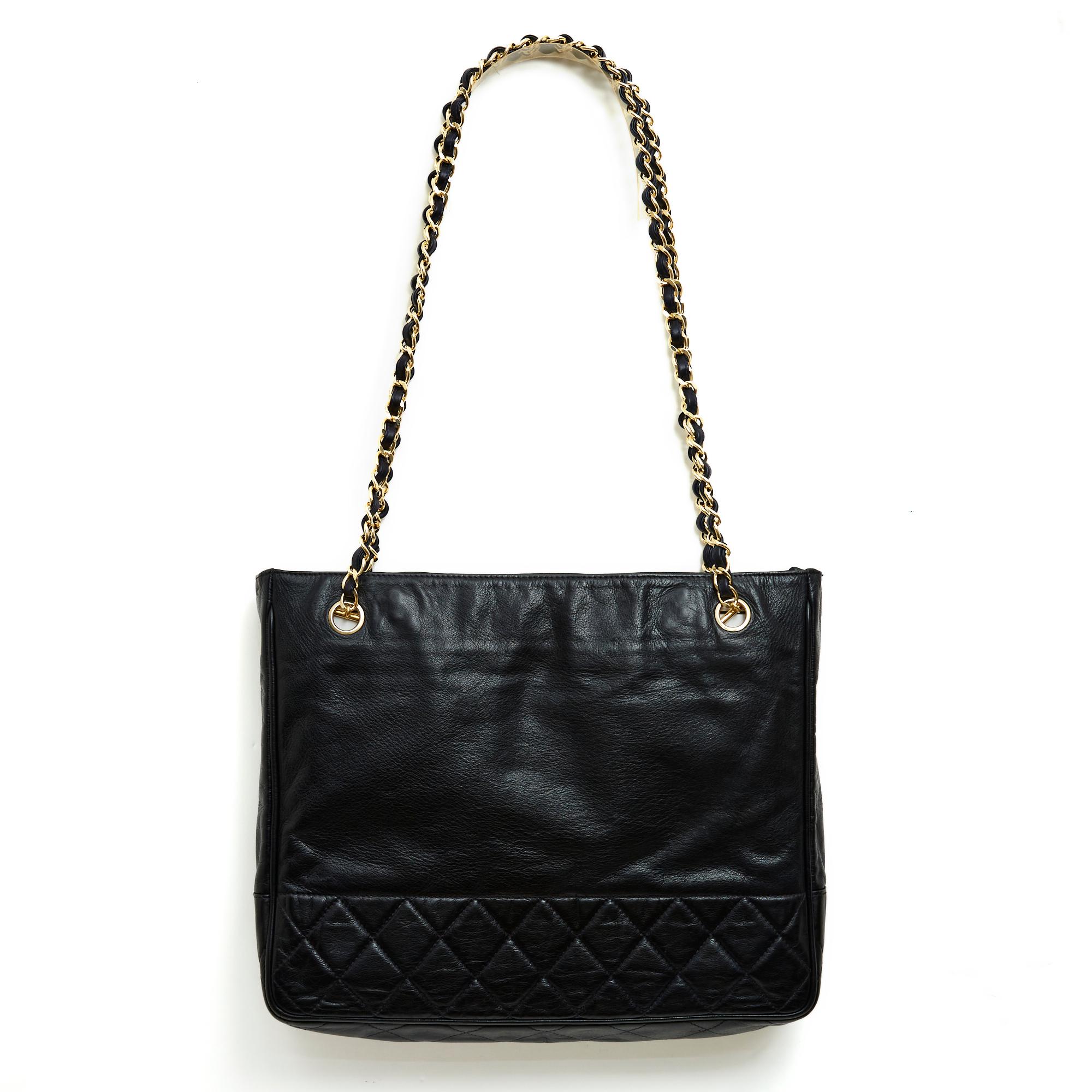 Chanel Timeless series bag or now Classic Shopping model PM format vintage in navy blue quilted leather in the lower part, 1 large exterior patch pocket on the front, leather interior with a large zipped pocket, handles in gold metal chain