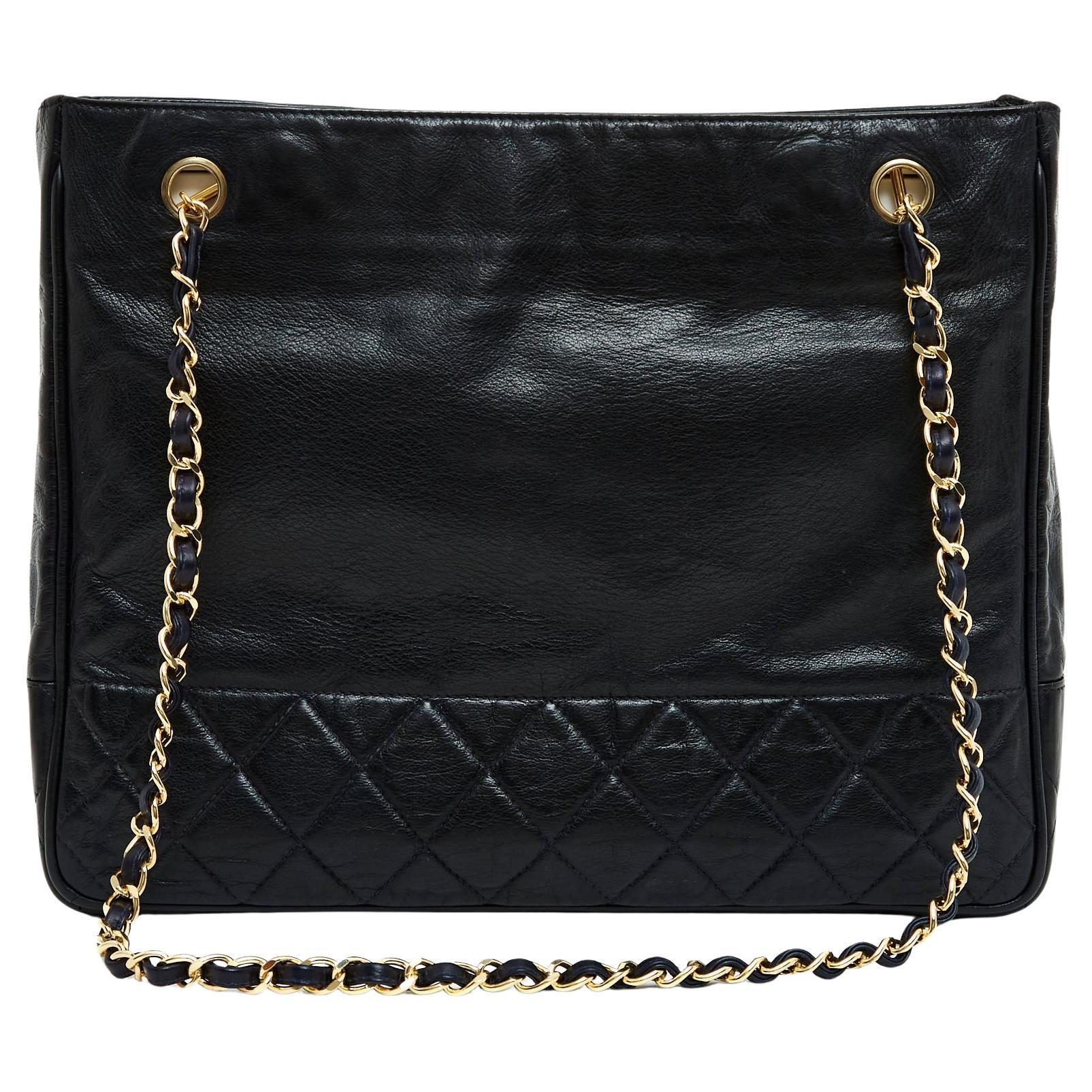Sac shopping Chanel 1980  Timeless Classique Sac à main en cuir marine PM