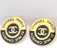 Orecchini Chanel 1980 31 Rue Cambon Logo Placcati oro nero