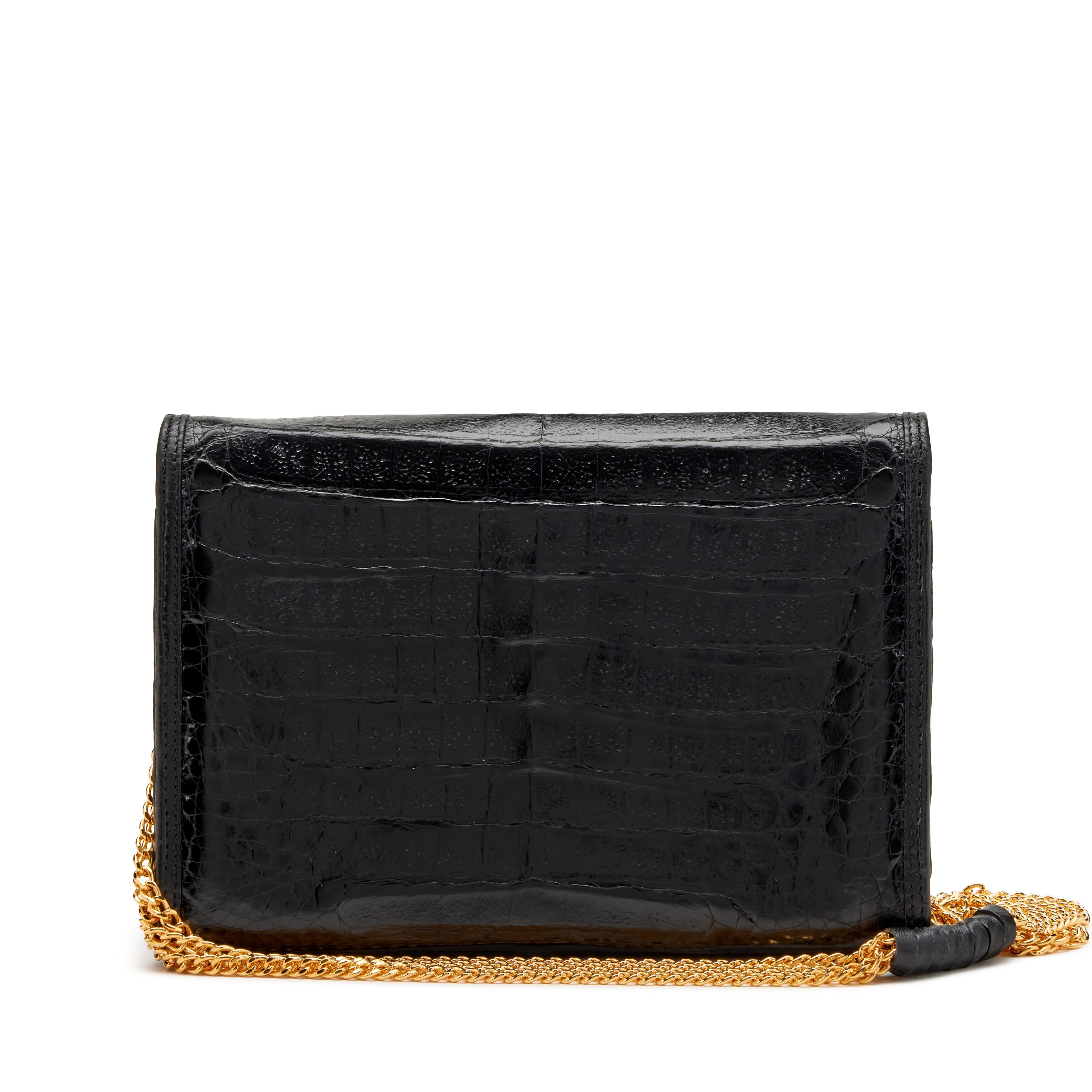 Chanel 1980's Black Classic Crocodile Envelope CC Flap Bag Convertible Clutch  en vente 3