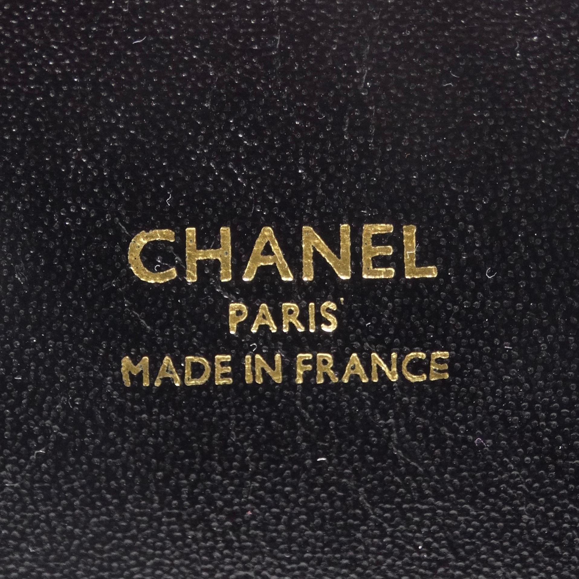 Chanel 1980 - Ceinture en filigrane en cuir noir plaqué or 24k Unisexe en vente