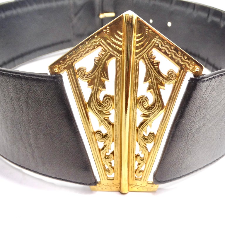 Chanel 1980s Black Leather 24k Gold-Plated Filigree Belt at  display picture 2