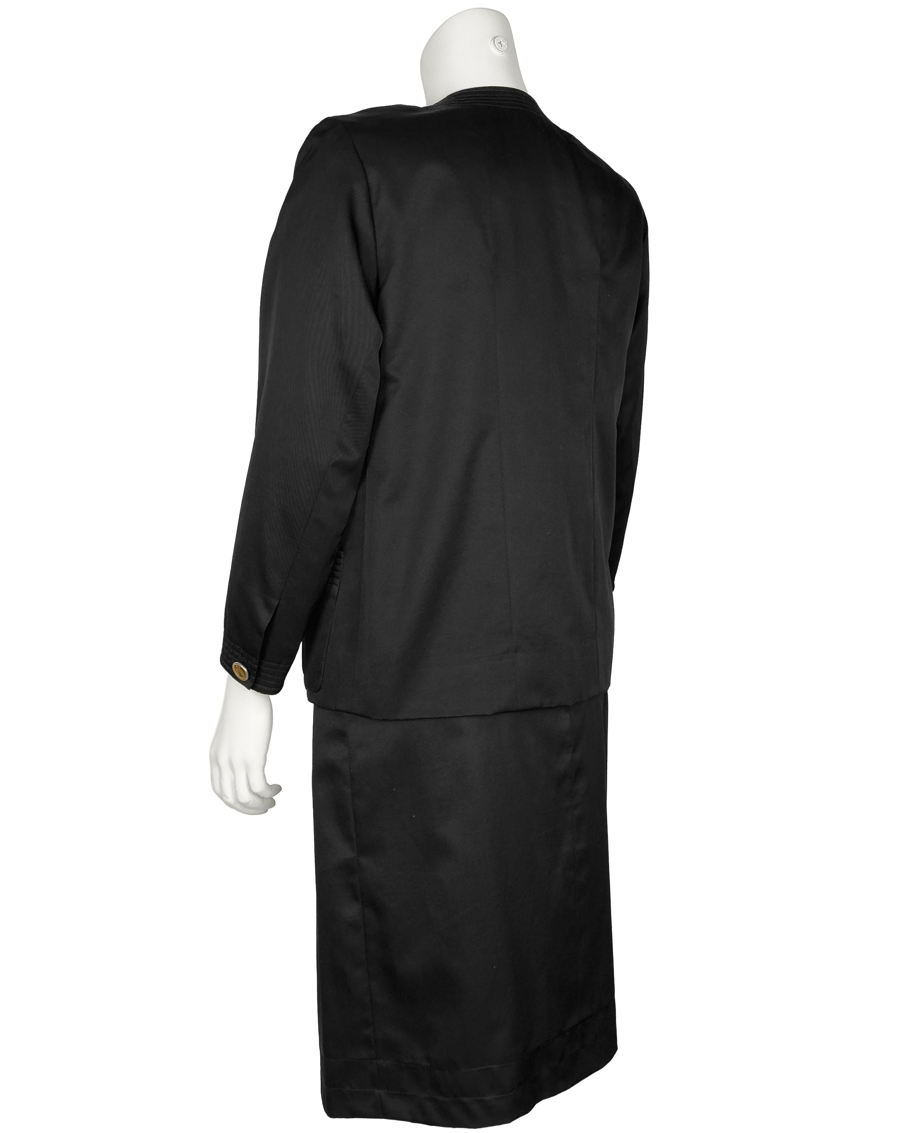 Noir Chanel 1980's - Tailleur jupe en coton poli noir avec boutons de bouteille de parfum en vente