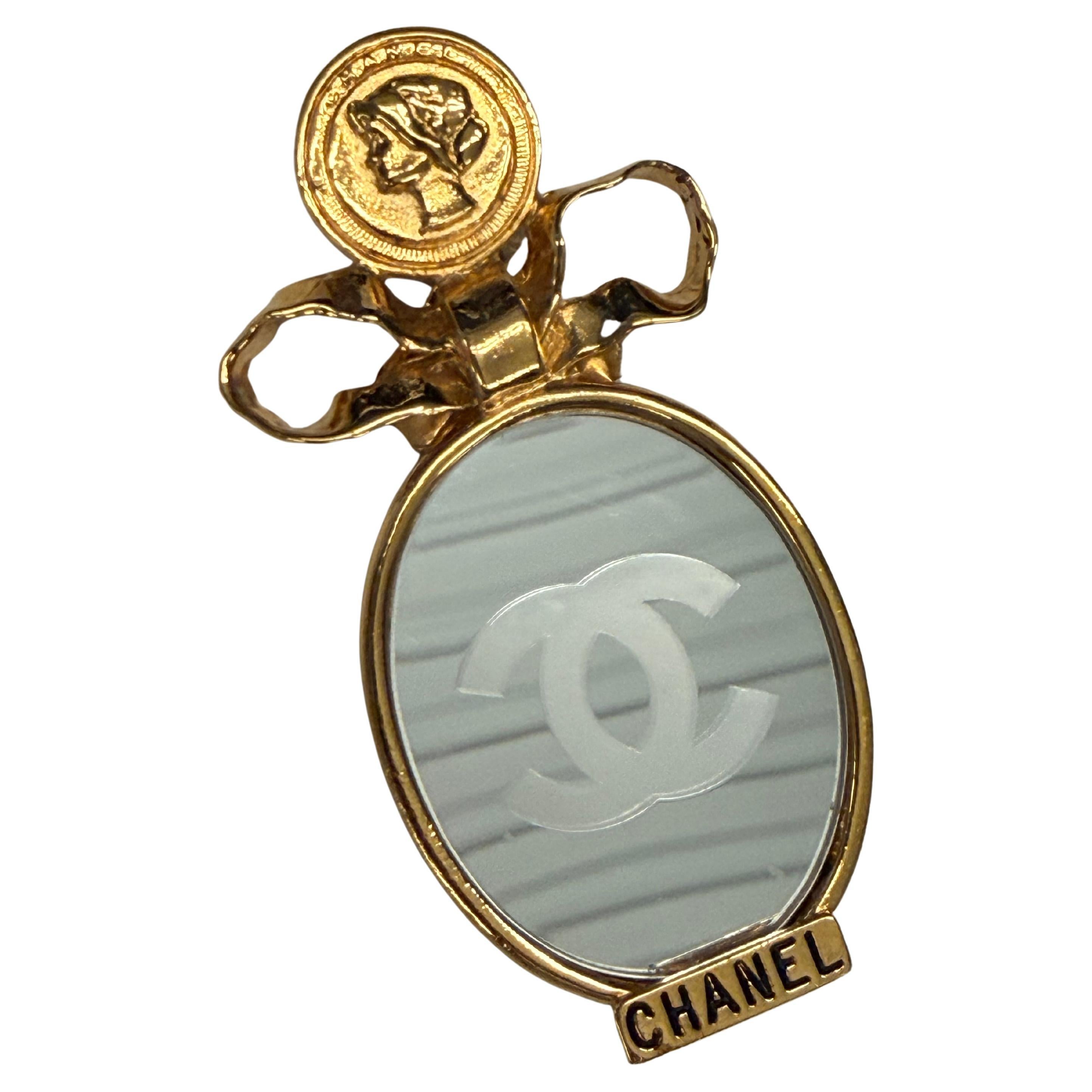 Chanel-Brosche aus den 1980er Jahren, vergoldet, mit Spiegel und Schleifenverzierung, Unisex