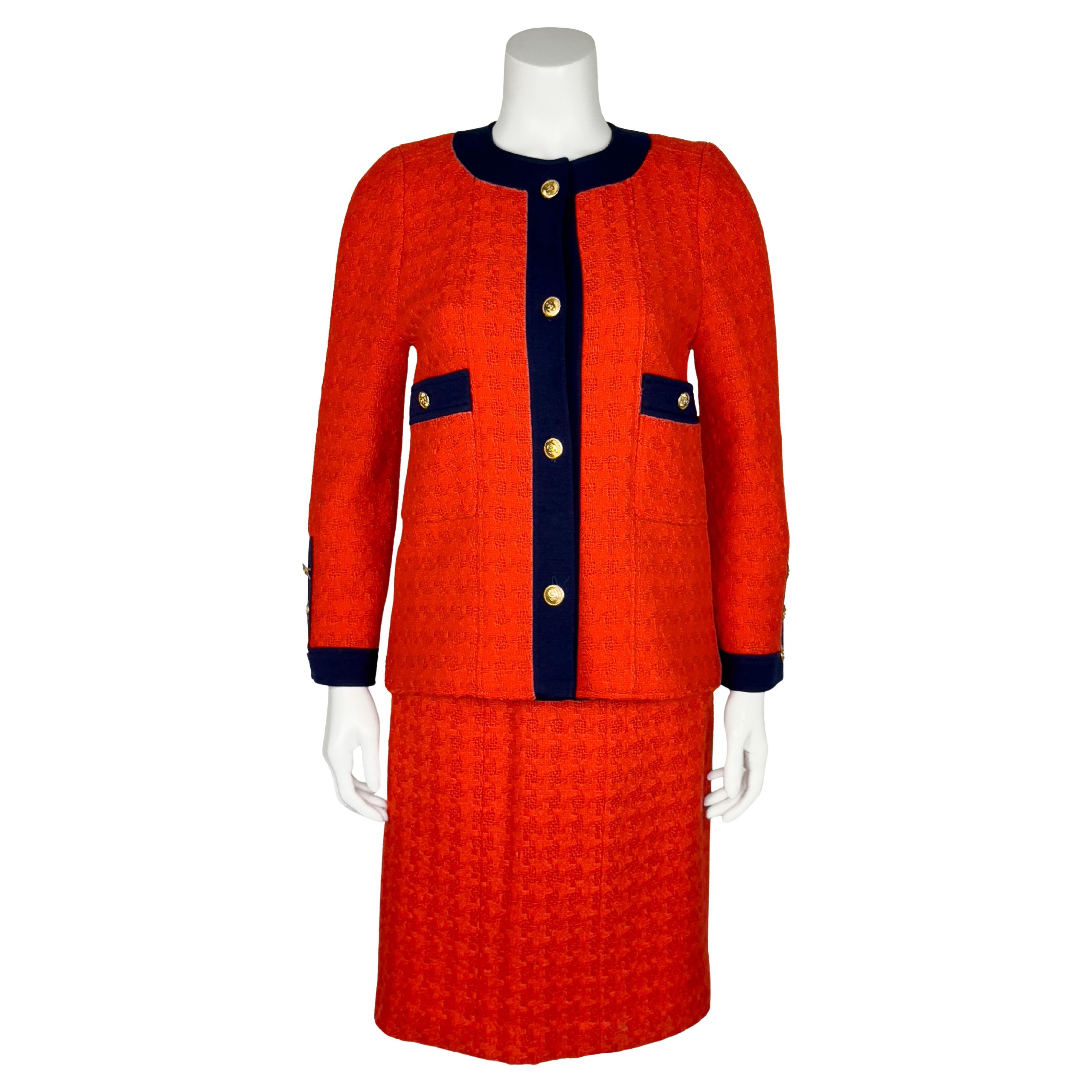 Completo Chanel anni
80 con gonna a ruota in lana arancione/rossa e marina
