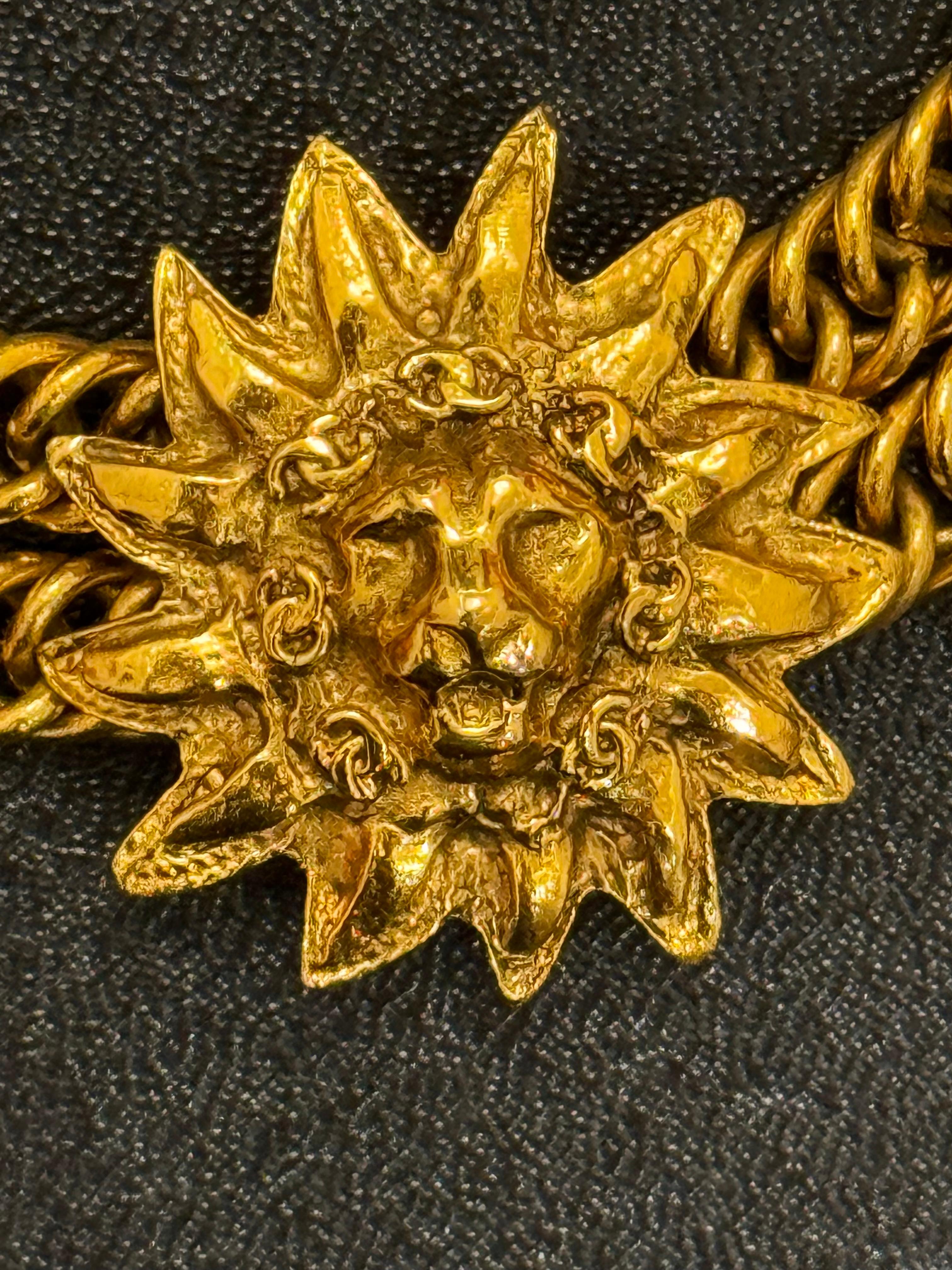 Rara collana Chanel anni '80 di Karl Lagerfeld for Chanel, placcata in oro 24k, con leone, circa 16 pollici 