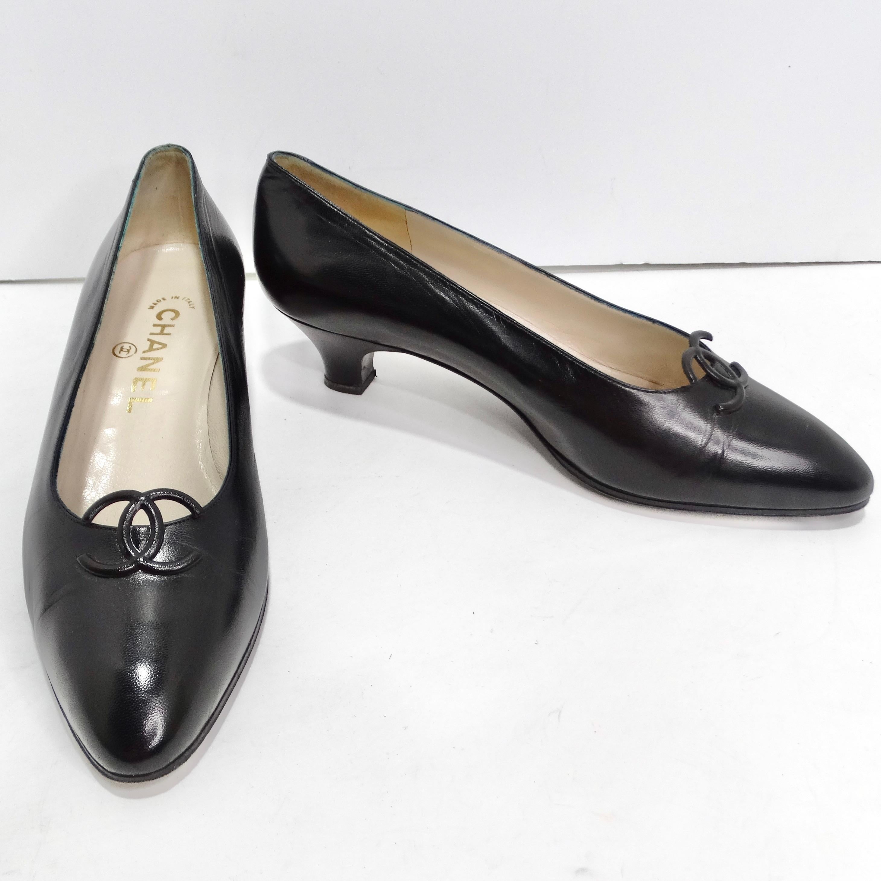 Chanel 1980s CC Black Leather Kitten Heels In Excellent Condition For Sale In Scottsdale, AZ