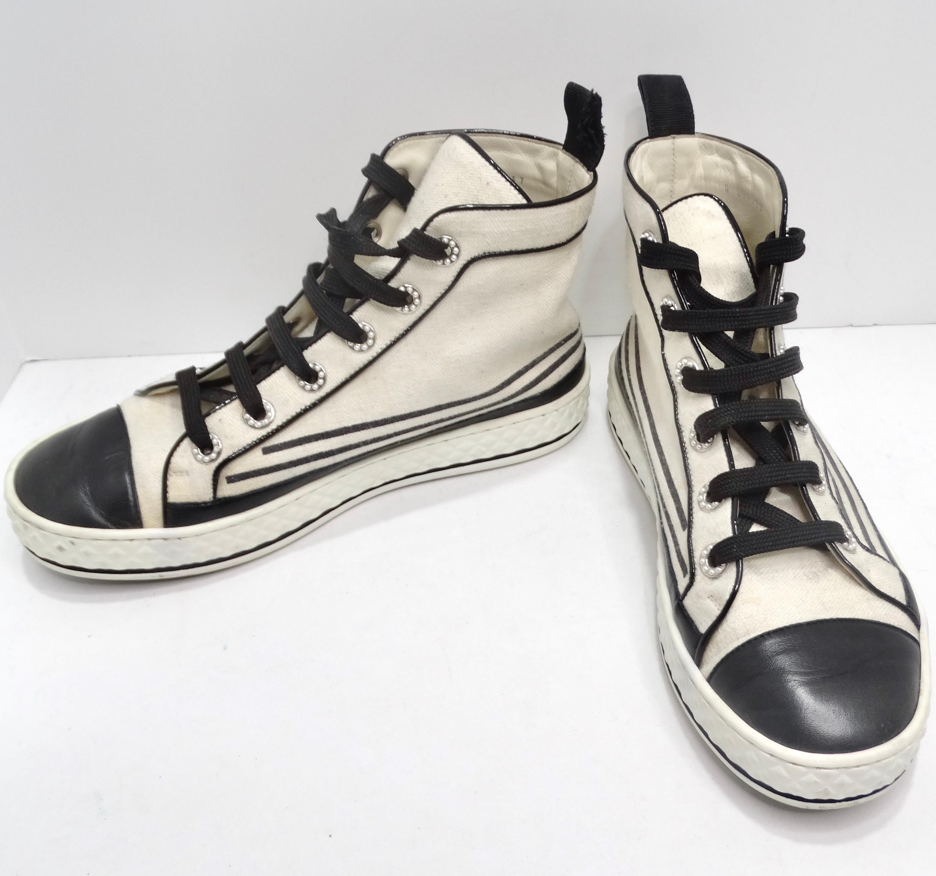 Women's or Men's Chanel 1980s CC Lace-Up Black & White Sneakers