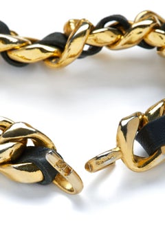 Chanel Años 80 Cinturón clásico pesado de cadena de cuero negro y dorado