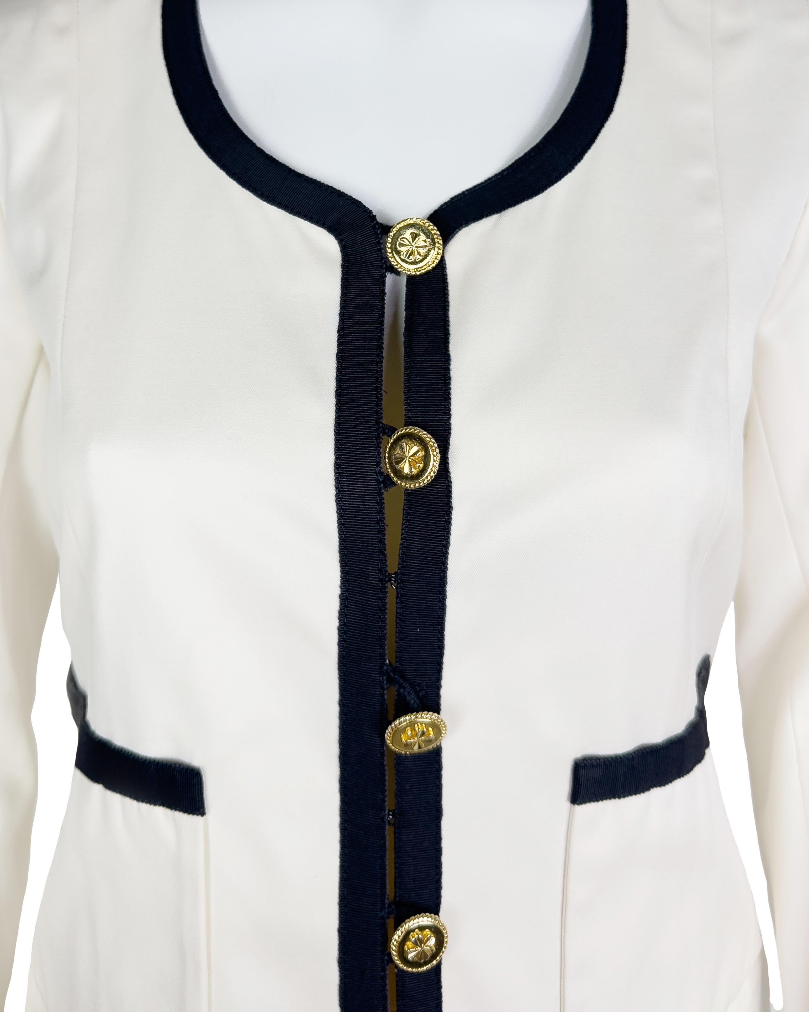 Chanel 1980's Cream Cotton Skirt Suit In Good Condition For Sale In Toronto, Ontario