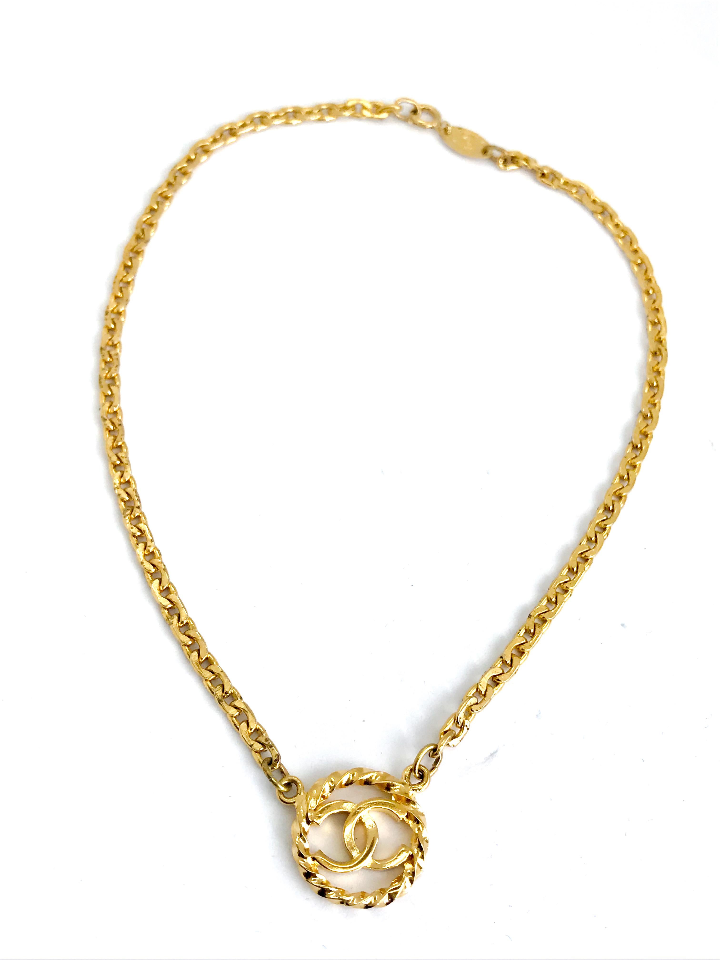 Chanel 1980s Delicate CC Necklace. 1983. In Good Condition For Sale In London, GB