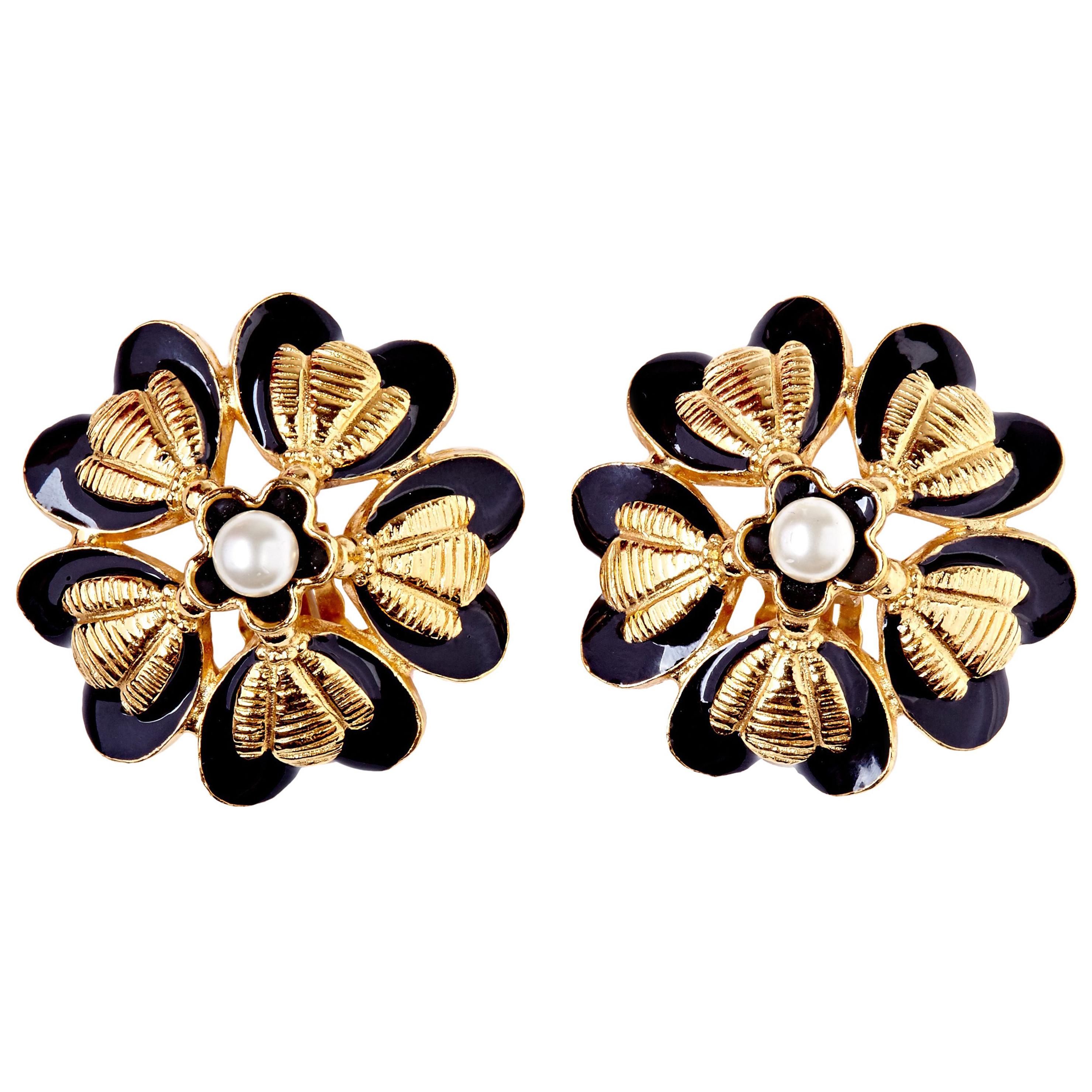 Chanel 1980s Flower Design Earrings