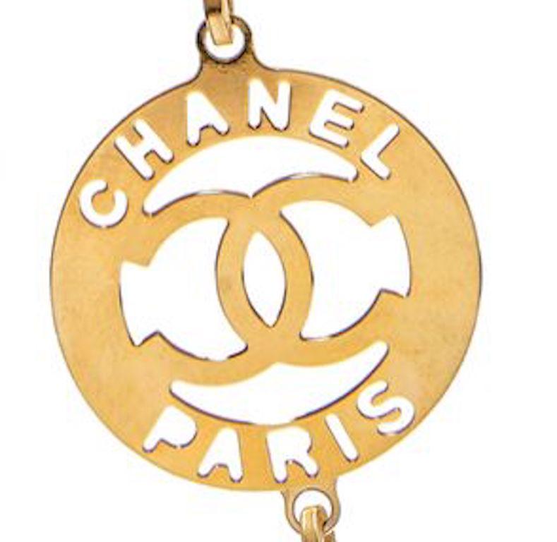 Chanel 1980s Gold Link Necklace With Signature Medallion Charms In Excellent Condition In London, GB