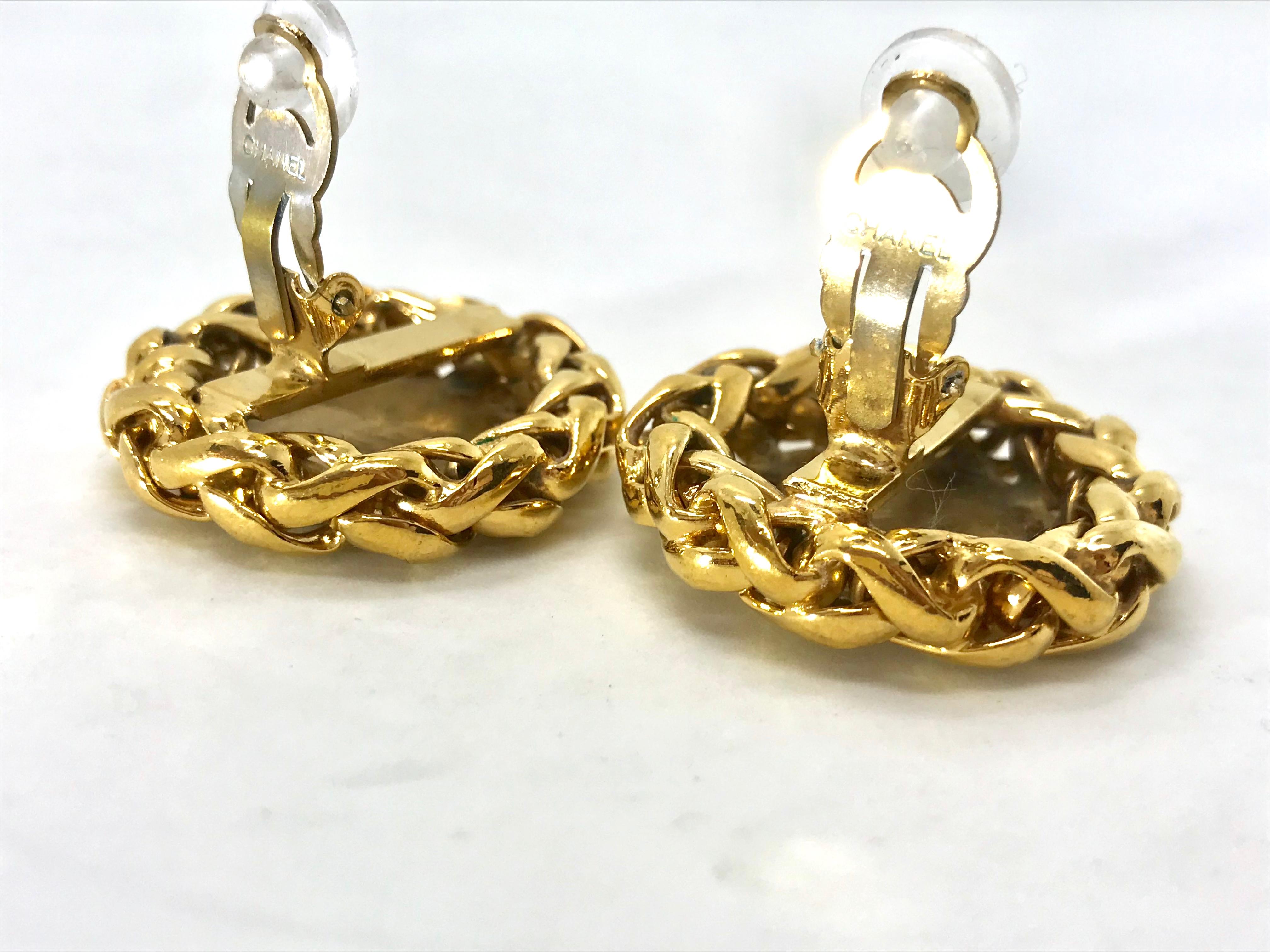 Women's or Men's Chanel 1980s Gold Plated Clip On Earrings For Sale