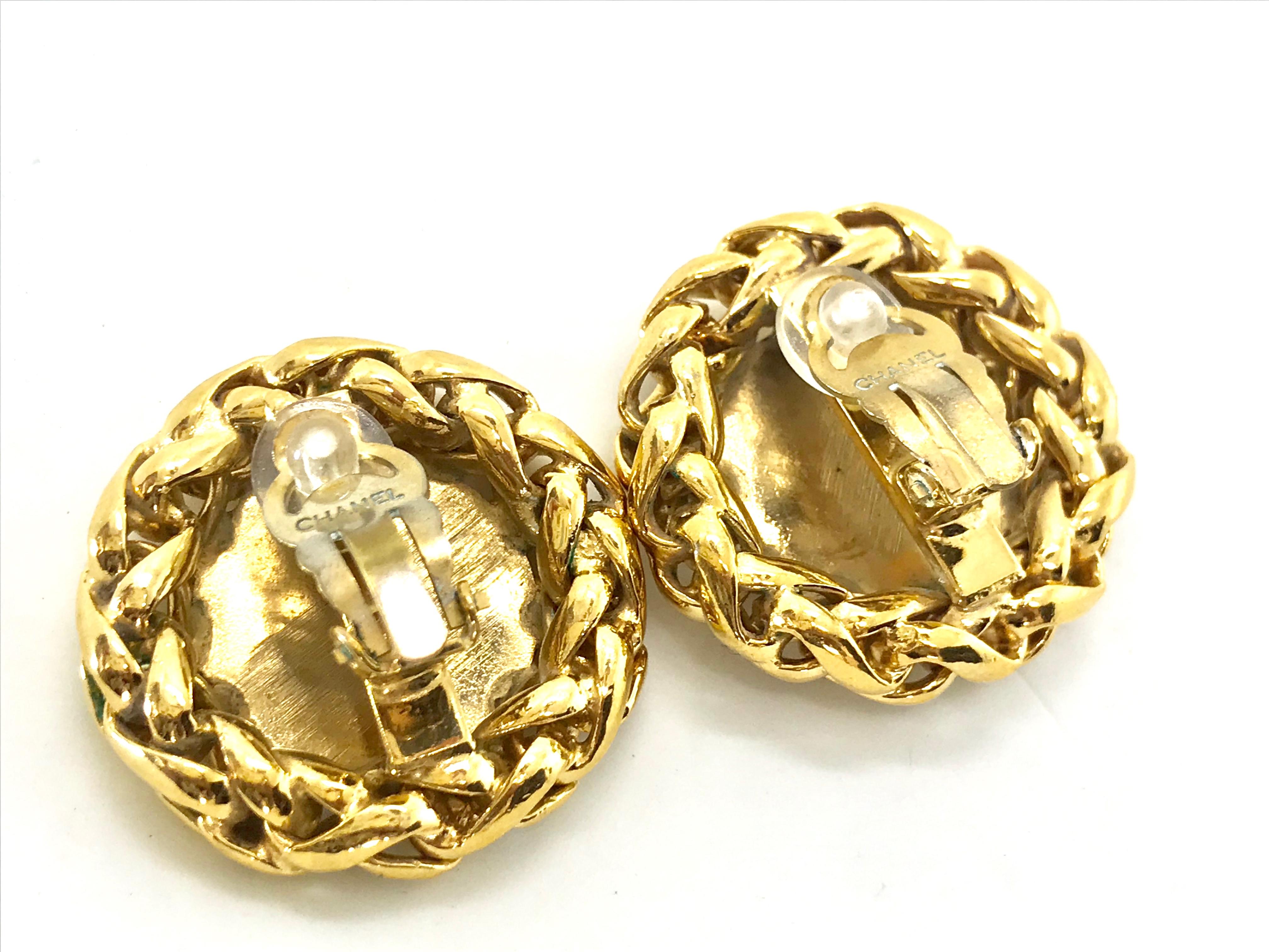 Chanel 1980s Gold Plated Clip On Earrings im Angebot 2