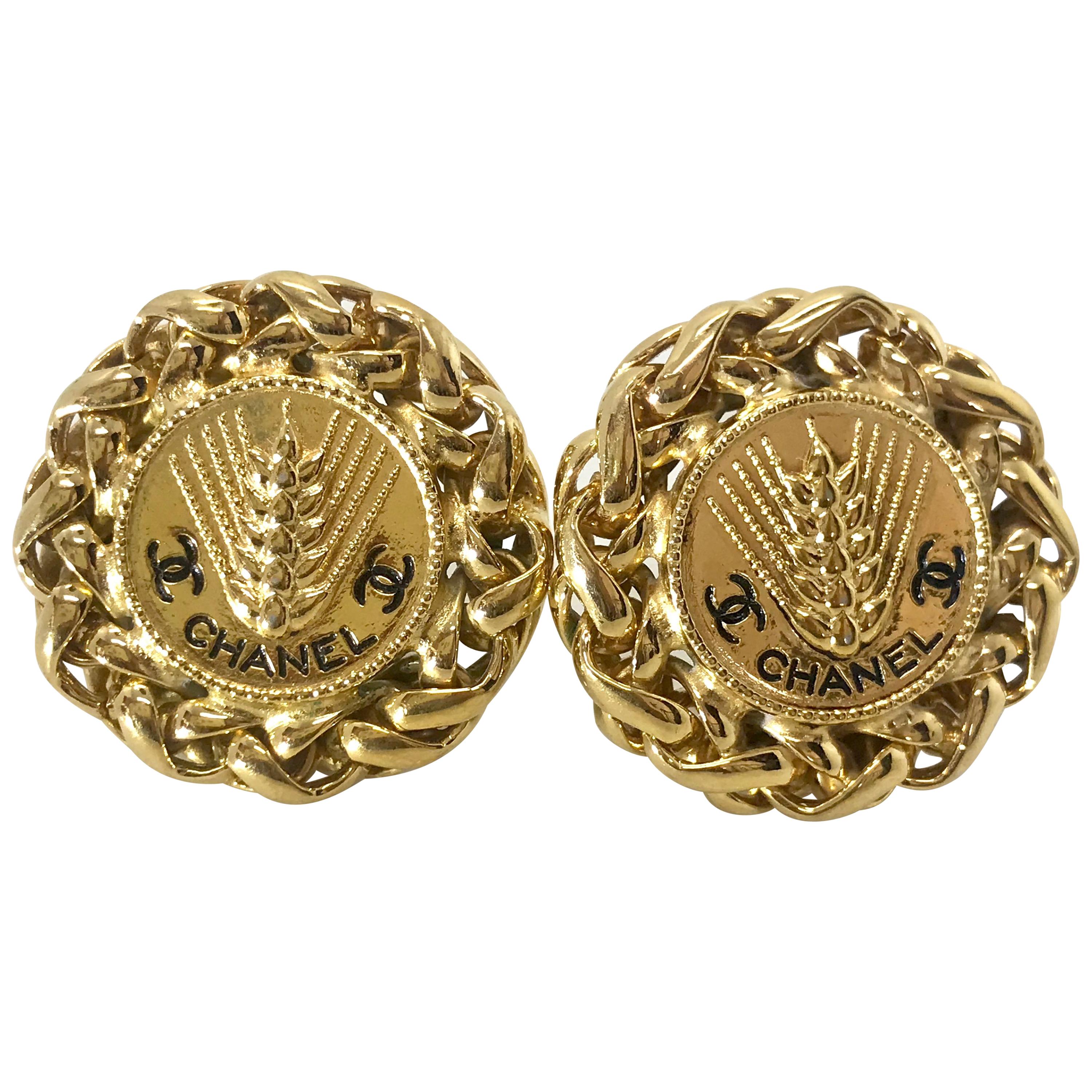 Chanel 1980s Gold Plated Clip On Earrings im Angebot