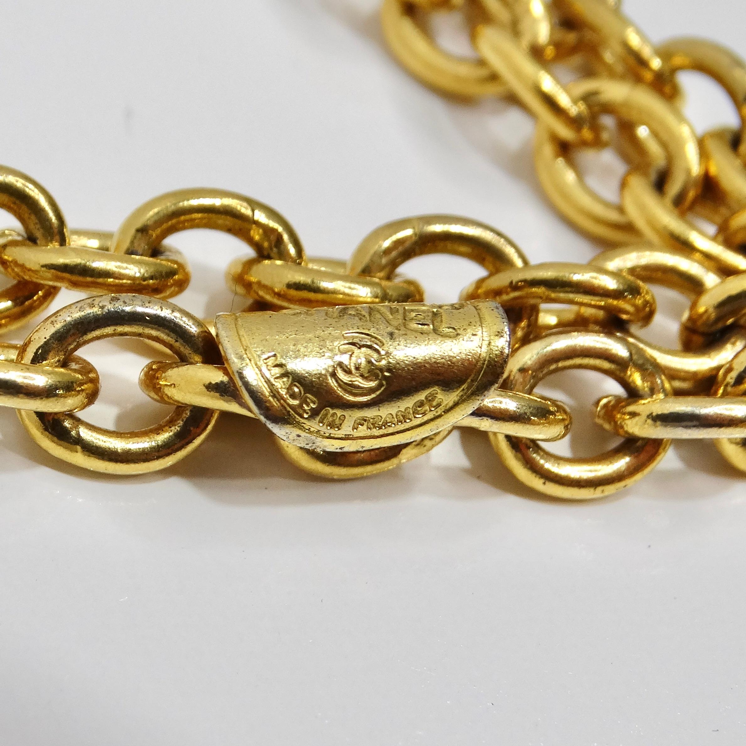 Chanel 1980 - Collier de sac à rabat en métal doré en vente 7