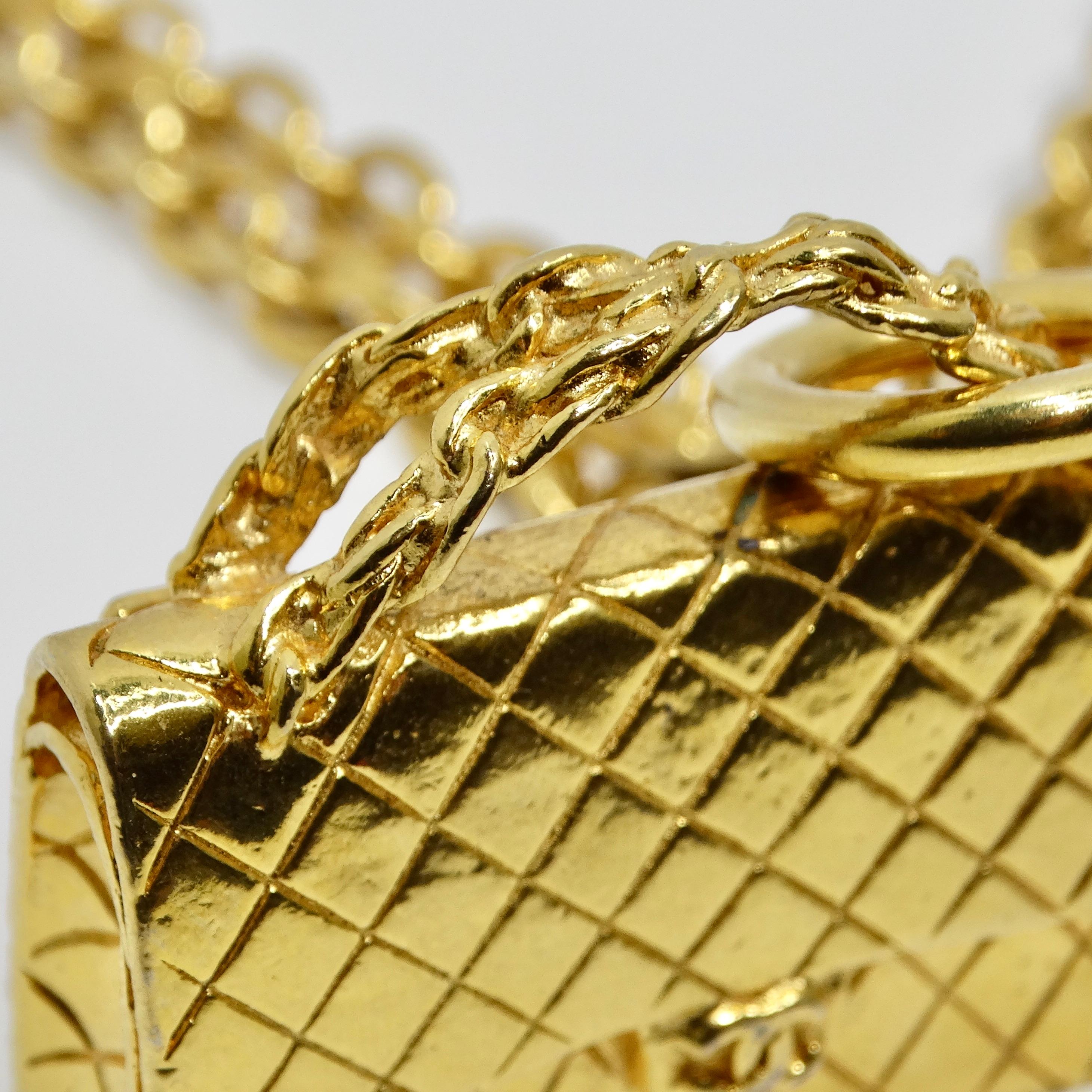 Chanel 1980 - Collier de sac à rabat en métal doré en vente 5