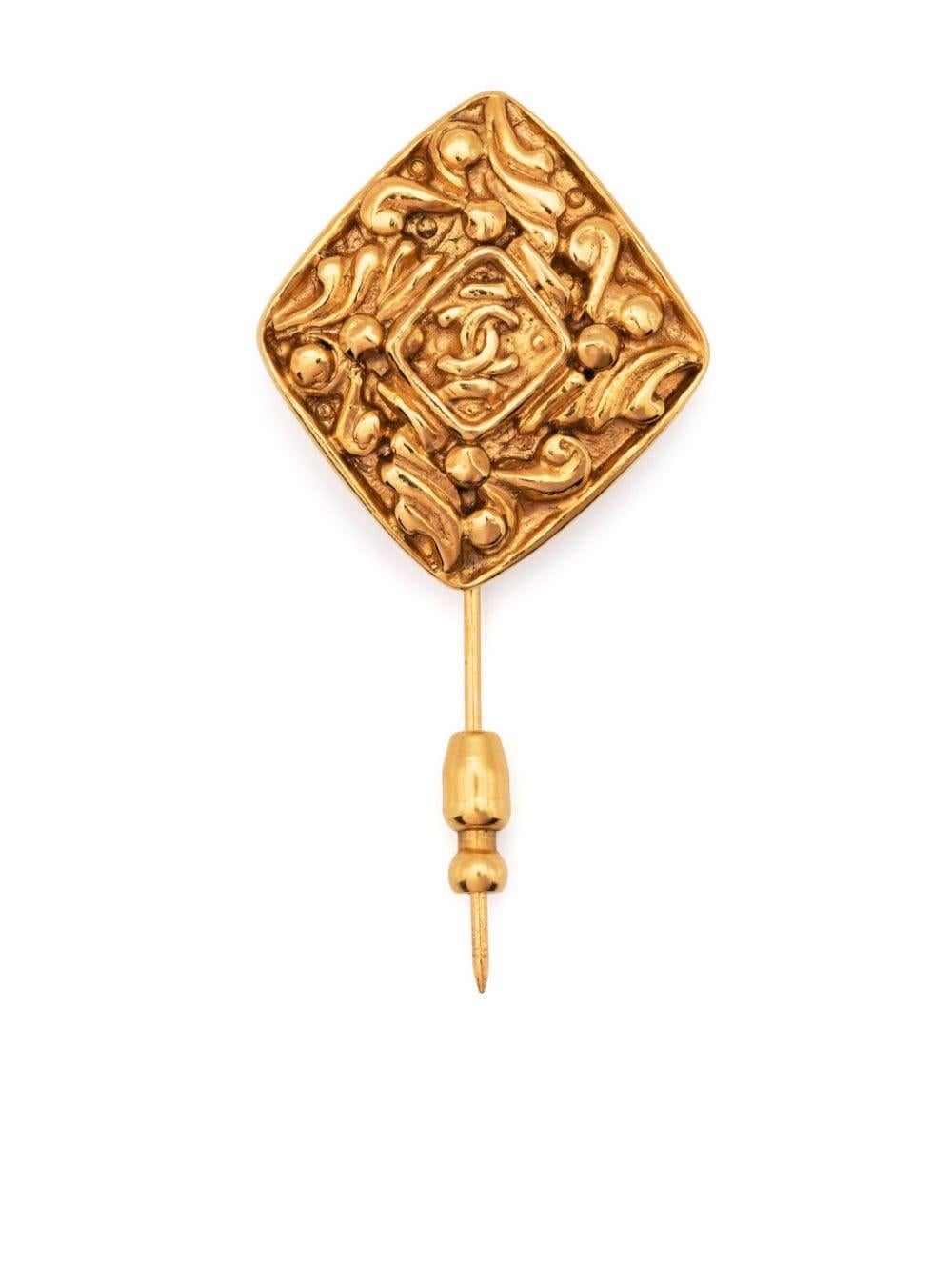 Chanel 1980s Gold-Tone Logo Diamond-Shaped Brooch For Sale 1