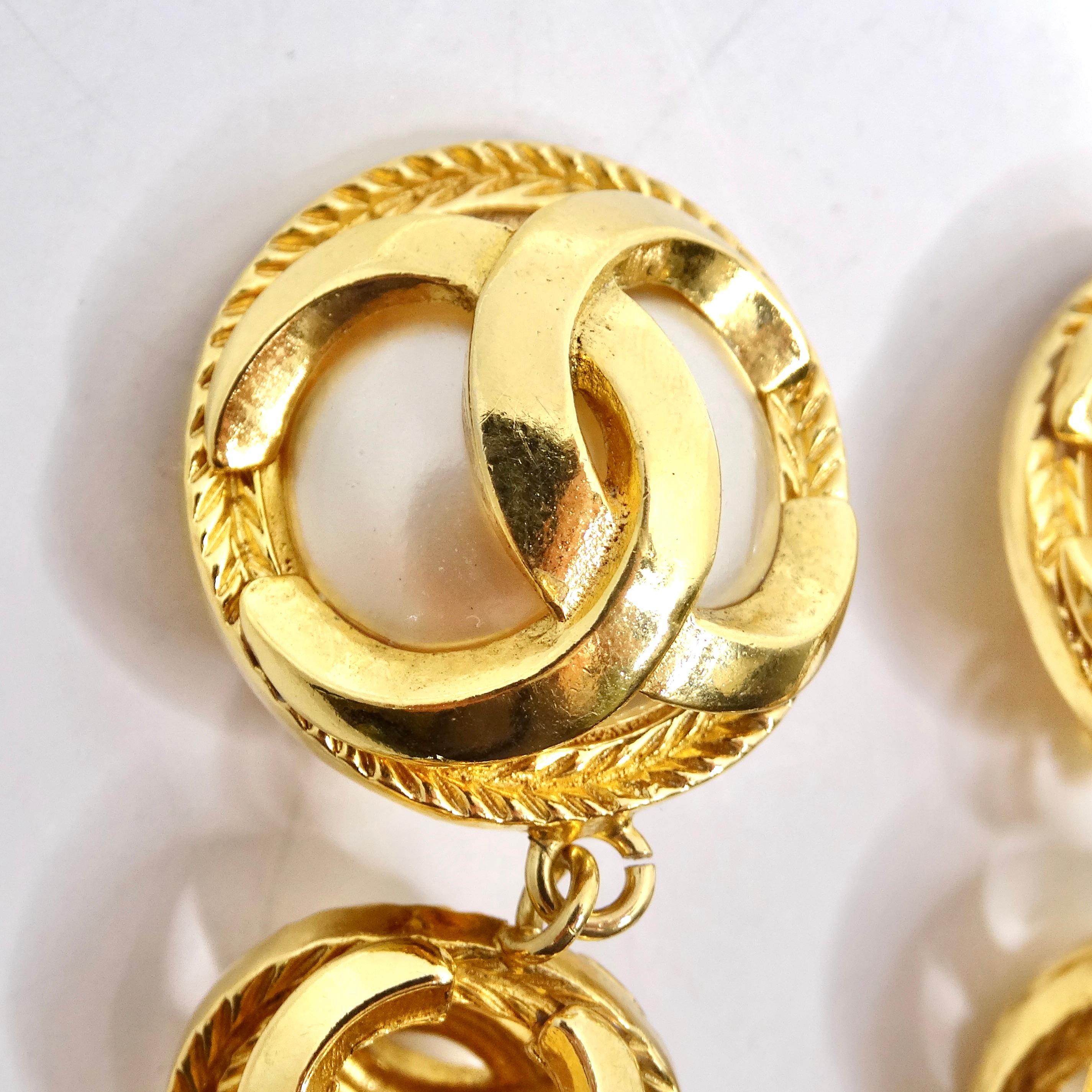 Chanel 1980 - Pendants d'oreilles avec perles en or Unisexe en vente