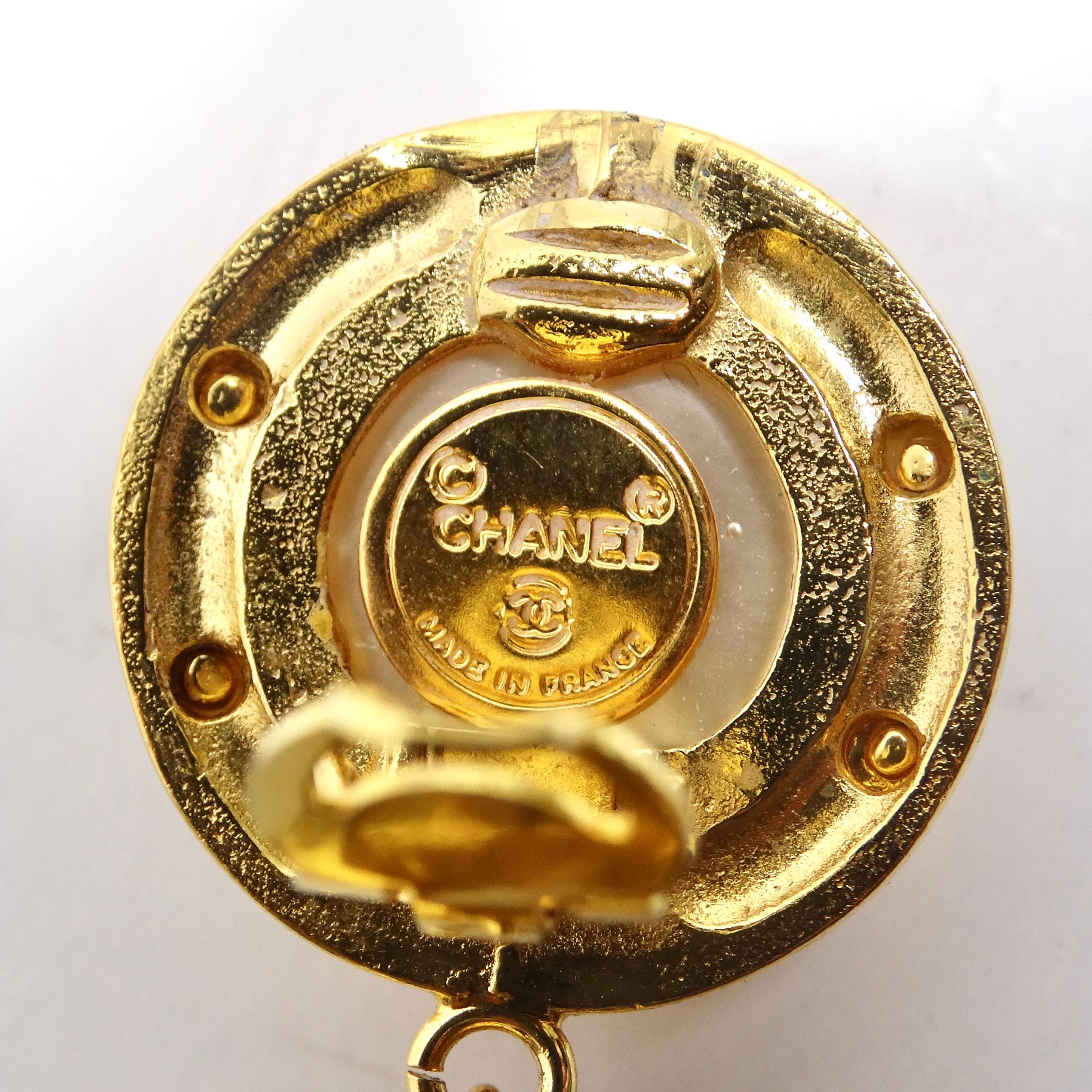 Chanel 1980 - Pendants d'oreilles avec perles en or en vente 3