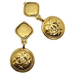 Chanel 1980 - Pendants d'oreilles matelassés en or