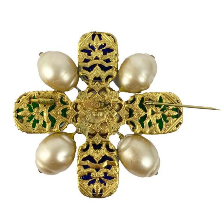 Chanel 1980s Gripoix Glass Pearl Brooch For Sale 1