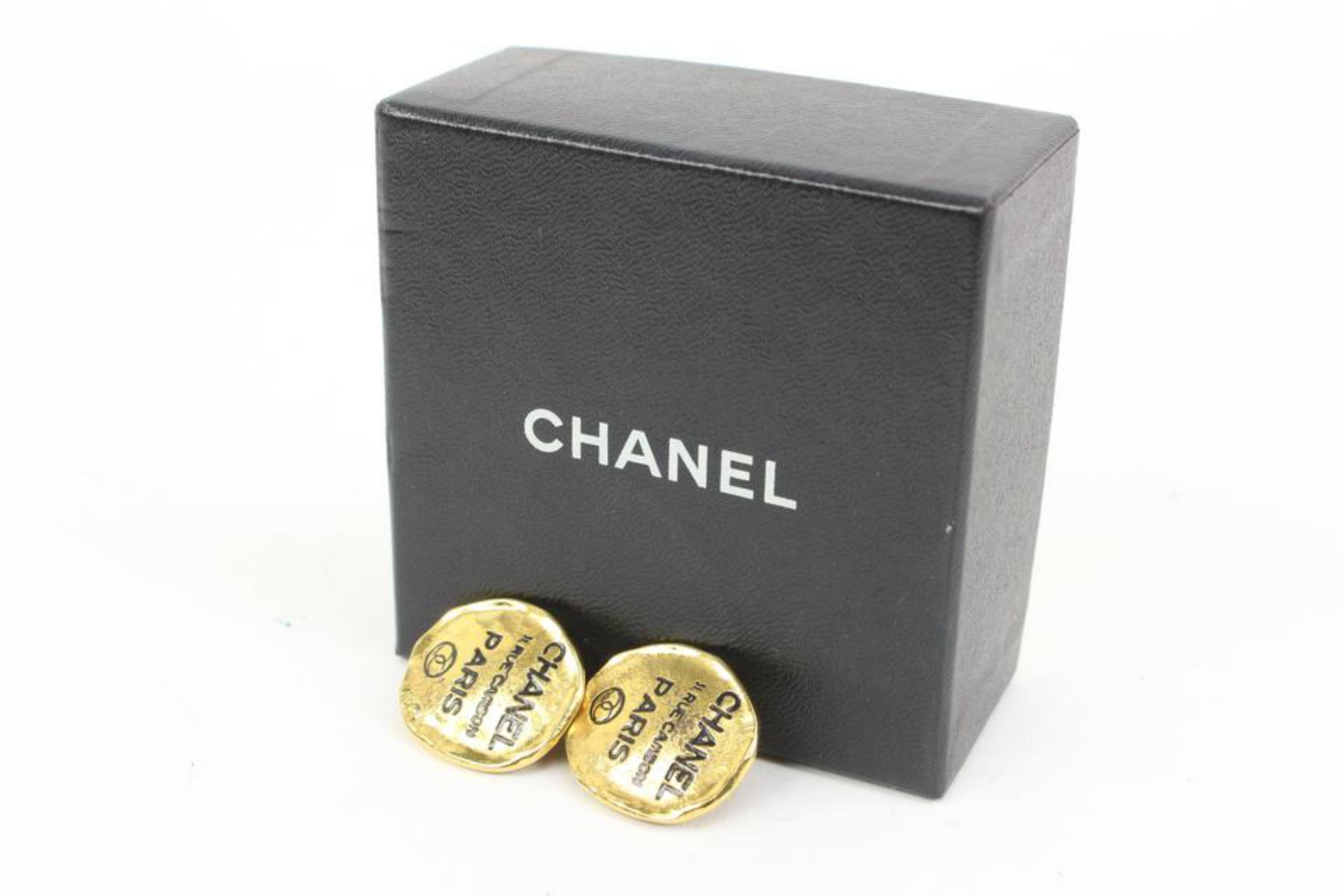 Chanel 1980's Hammered Gold 31 Rue Cambon Paris Earrings 71cz418s
Made In: France
Measurements: Length:  .8