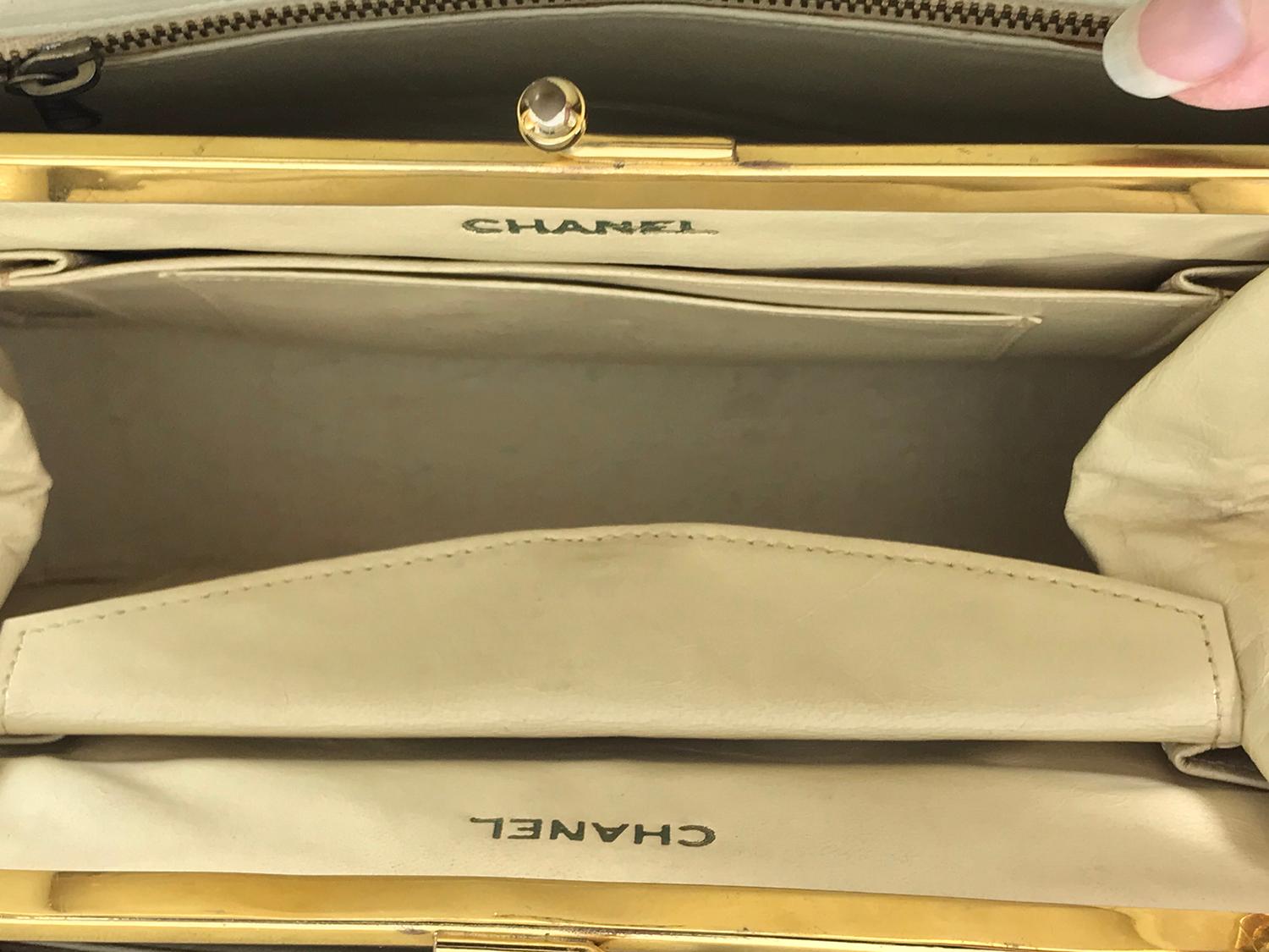 Chanel 1980s Ivory Chevron Kiss Lock Center Chain Handle Bag 3