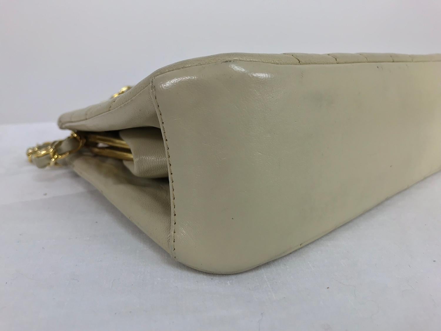 Chanel 1980s Ivory Chevron Kiss Lock Center Chain Handle Bag For Sale ...