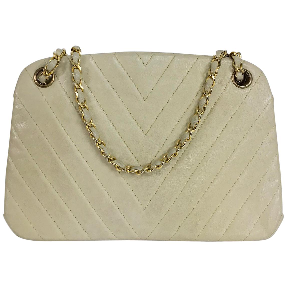 Chanel 1980s Ivory Chevron Kiss Lock Center Chain Handle Bag