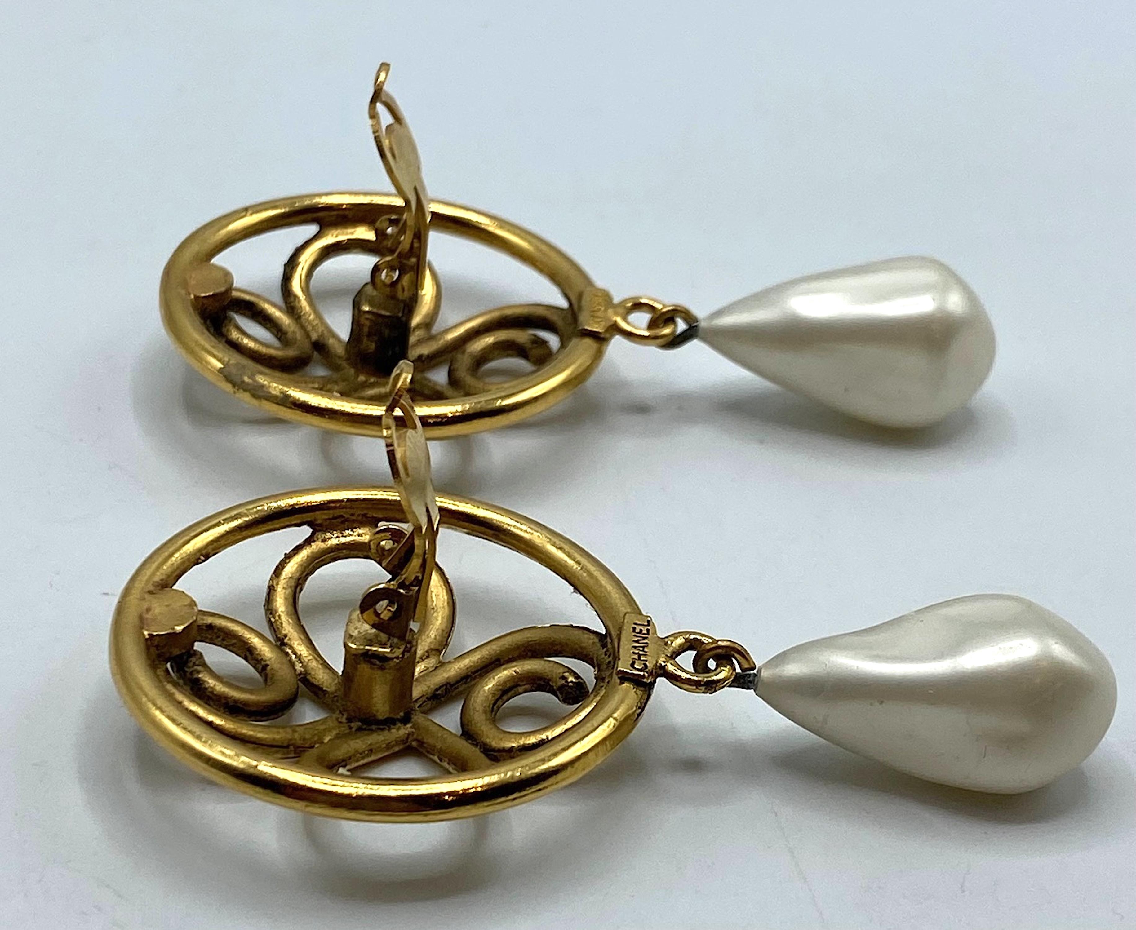 Chanel 1980s Large Gold & Pearl Pendant Earrings attr. Robert Goossens For Sale 5