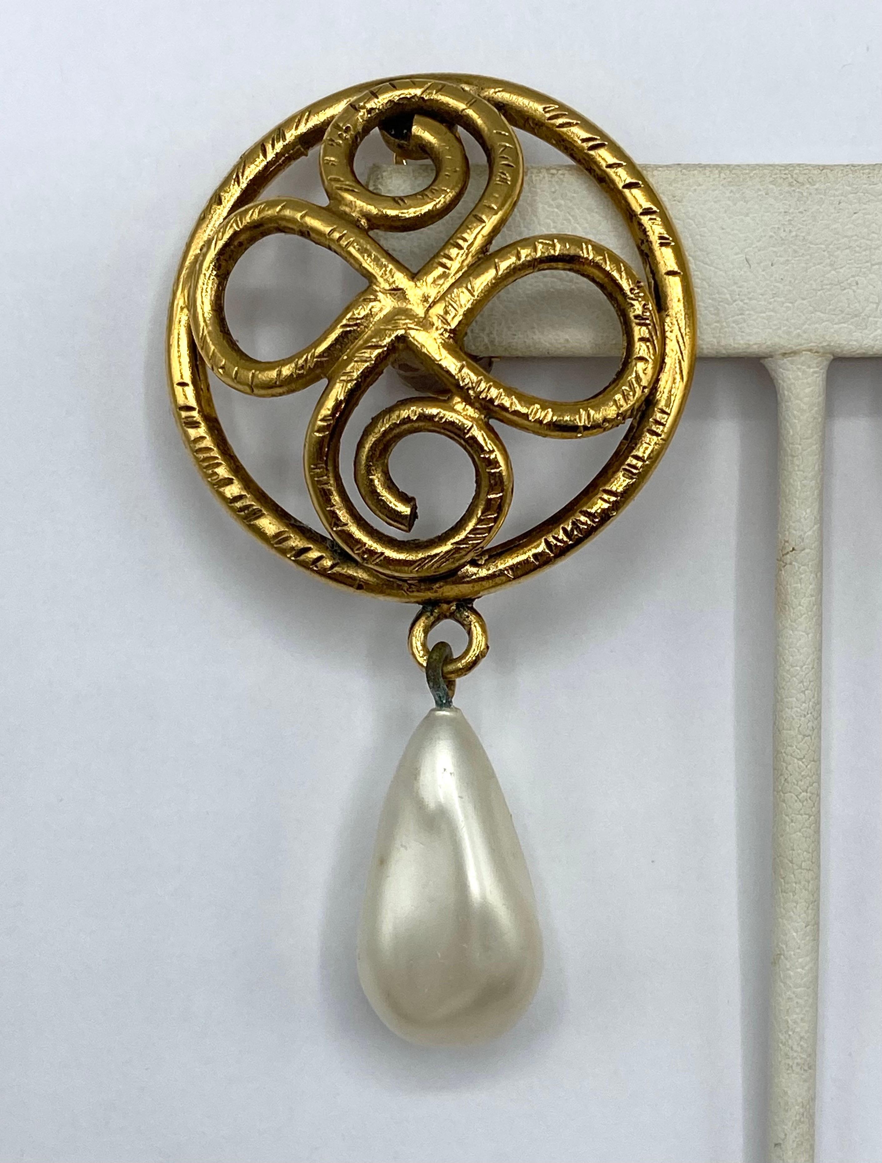 Chanel 1980s Large Gold & Pearl Pendant Earrings attr. Robert Goossens For Sale 5