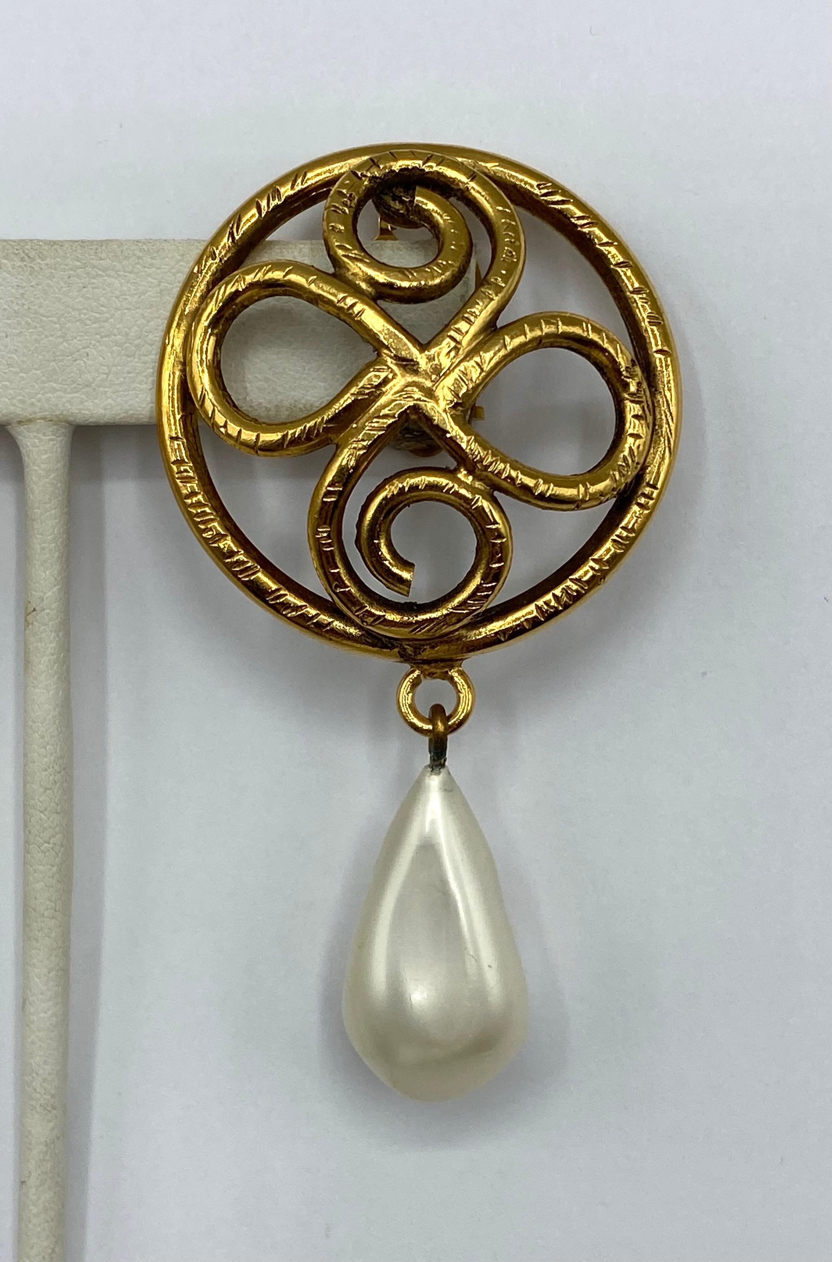 Chanel 1980s Large Gold & Pearl Pendant Earrings attr. Robert Goossens For Sale 8