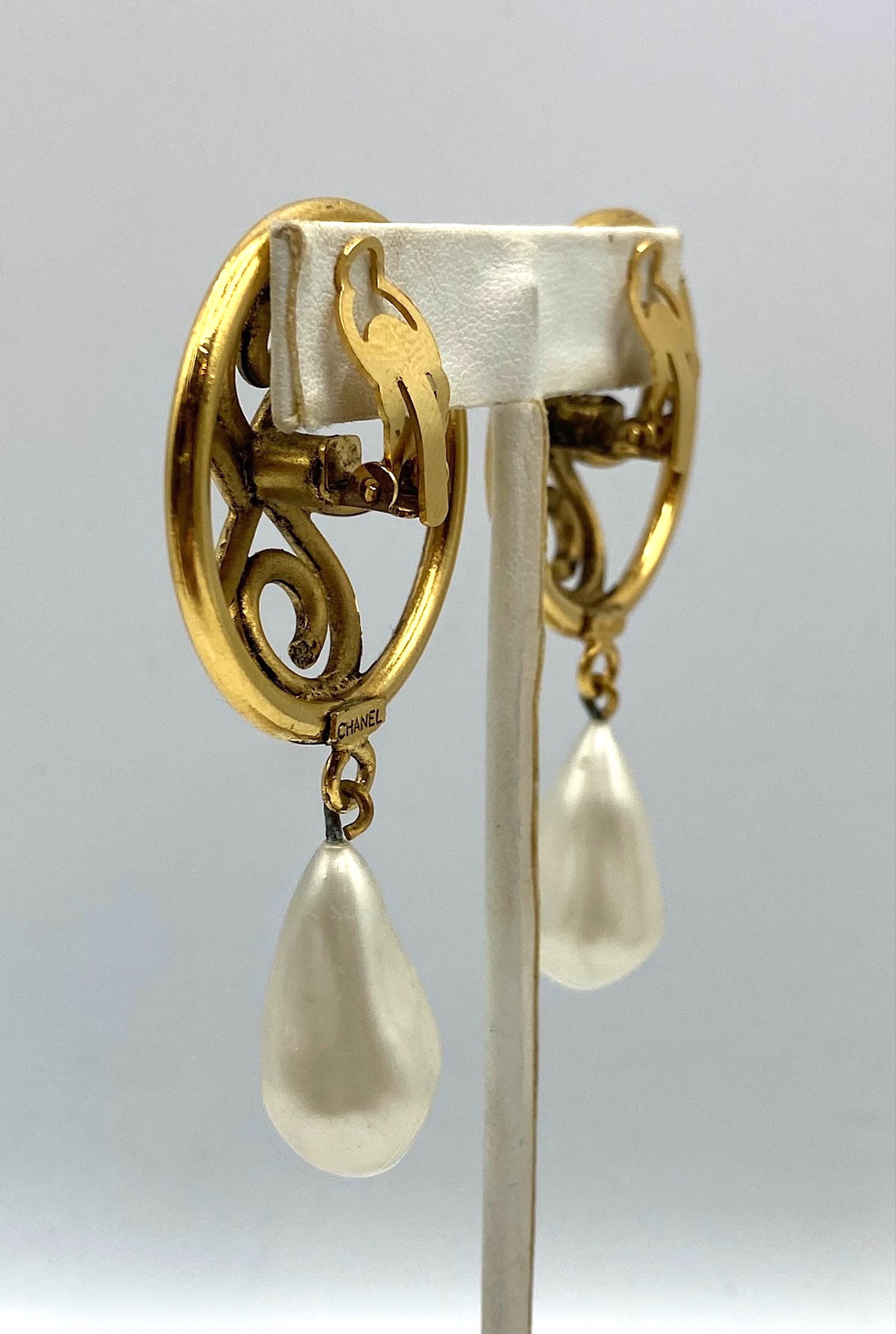 Chanel 1980s Large Gold & Pearl Pendant Earrings attr. Robert Goossens For Sale 1