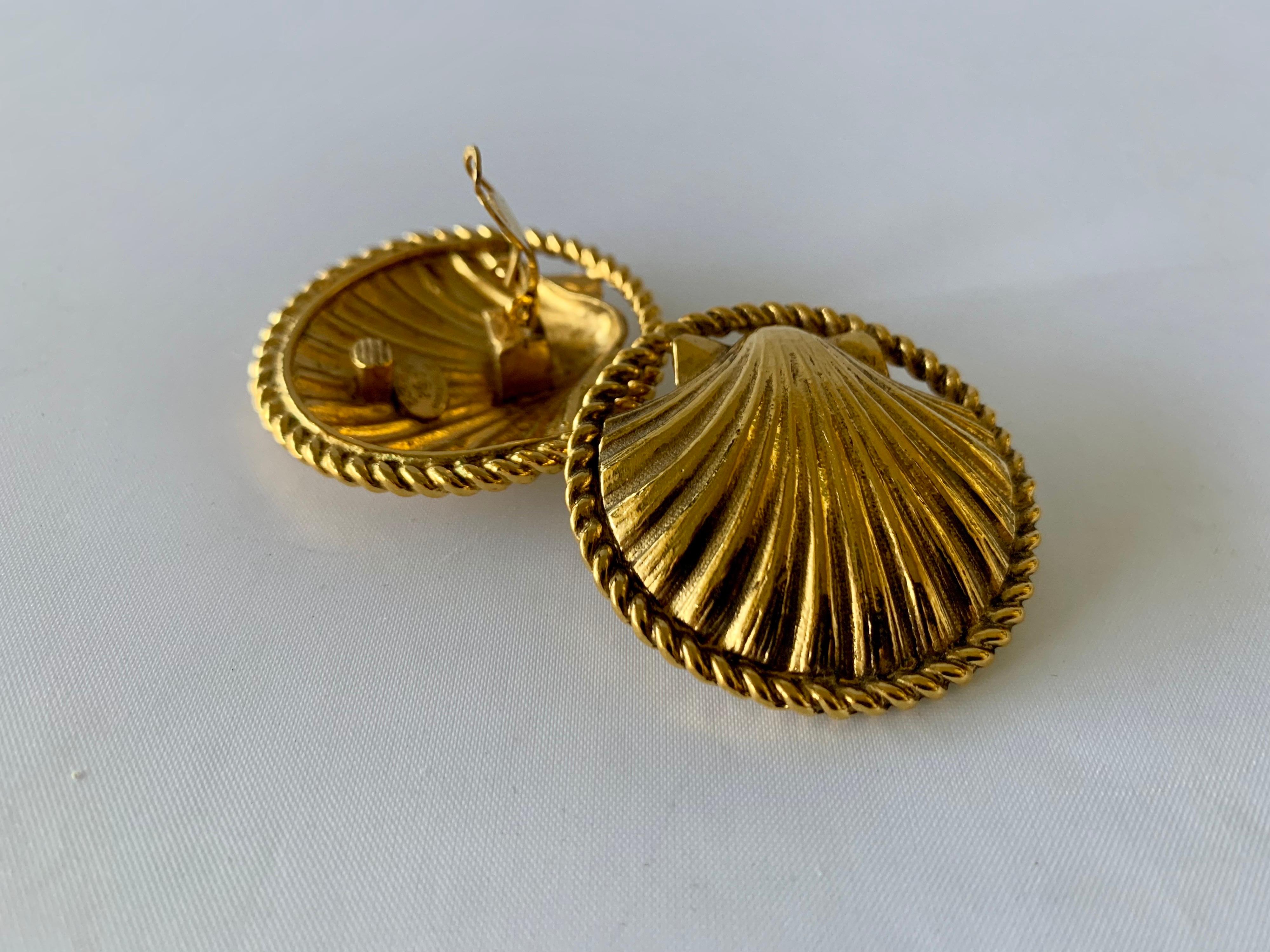 Women's Chanel 1980's Large Seashell Earrings