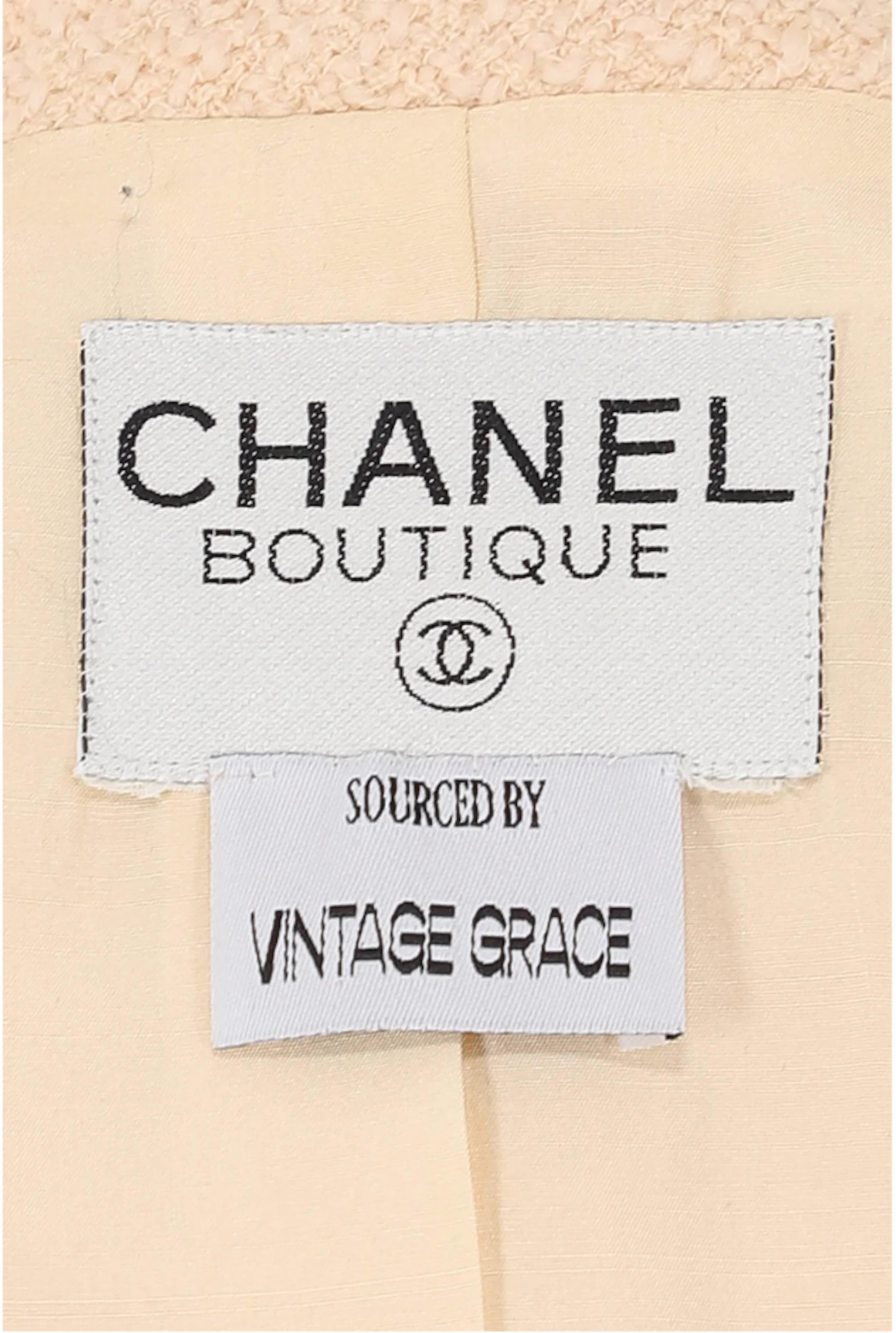 Chanel 1980s Light Pink Tweed With Cream Embroidery Skirt Suit In Excellent Condition For Sale In New York, NY