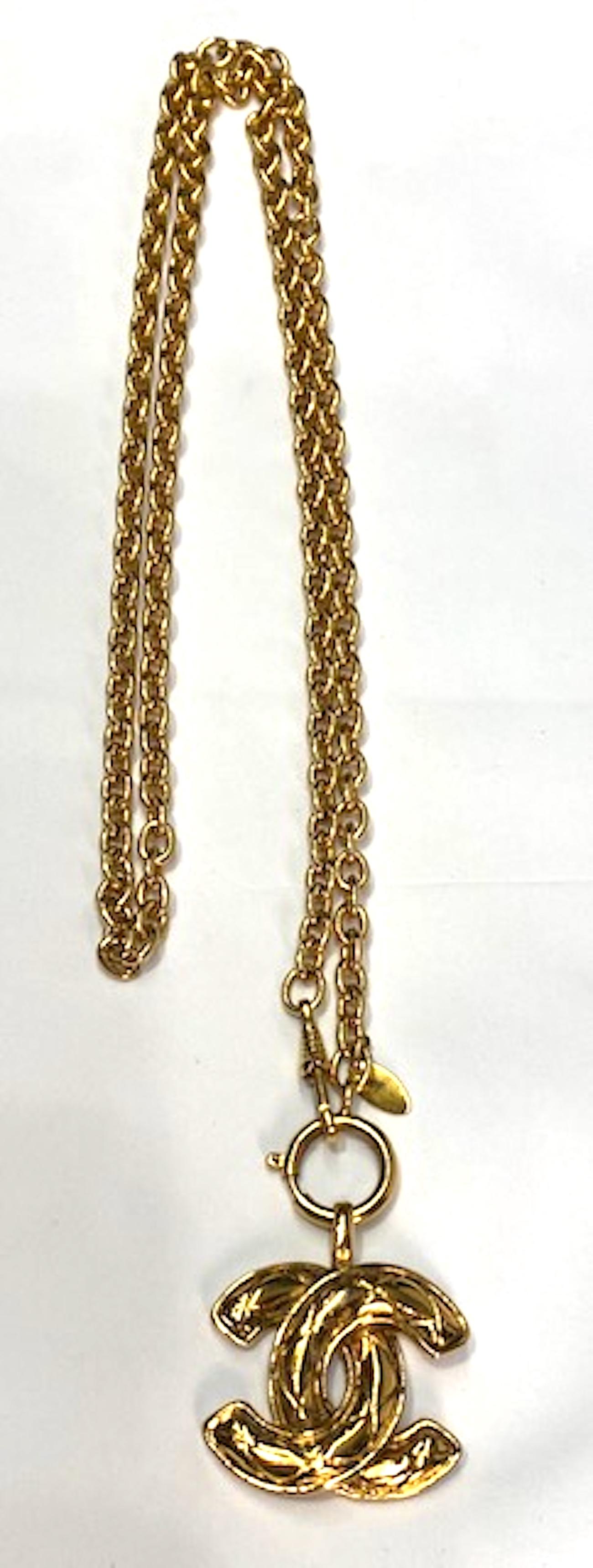 A very nice 1980s Chanel pendant necklace. The 1/4 inch diameter anchor link chain is 35 inches long. It is a watch chain style style with large jump ring on one end and an Albert watch clasp on the opposite end. The interlocking CC logo pendant has