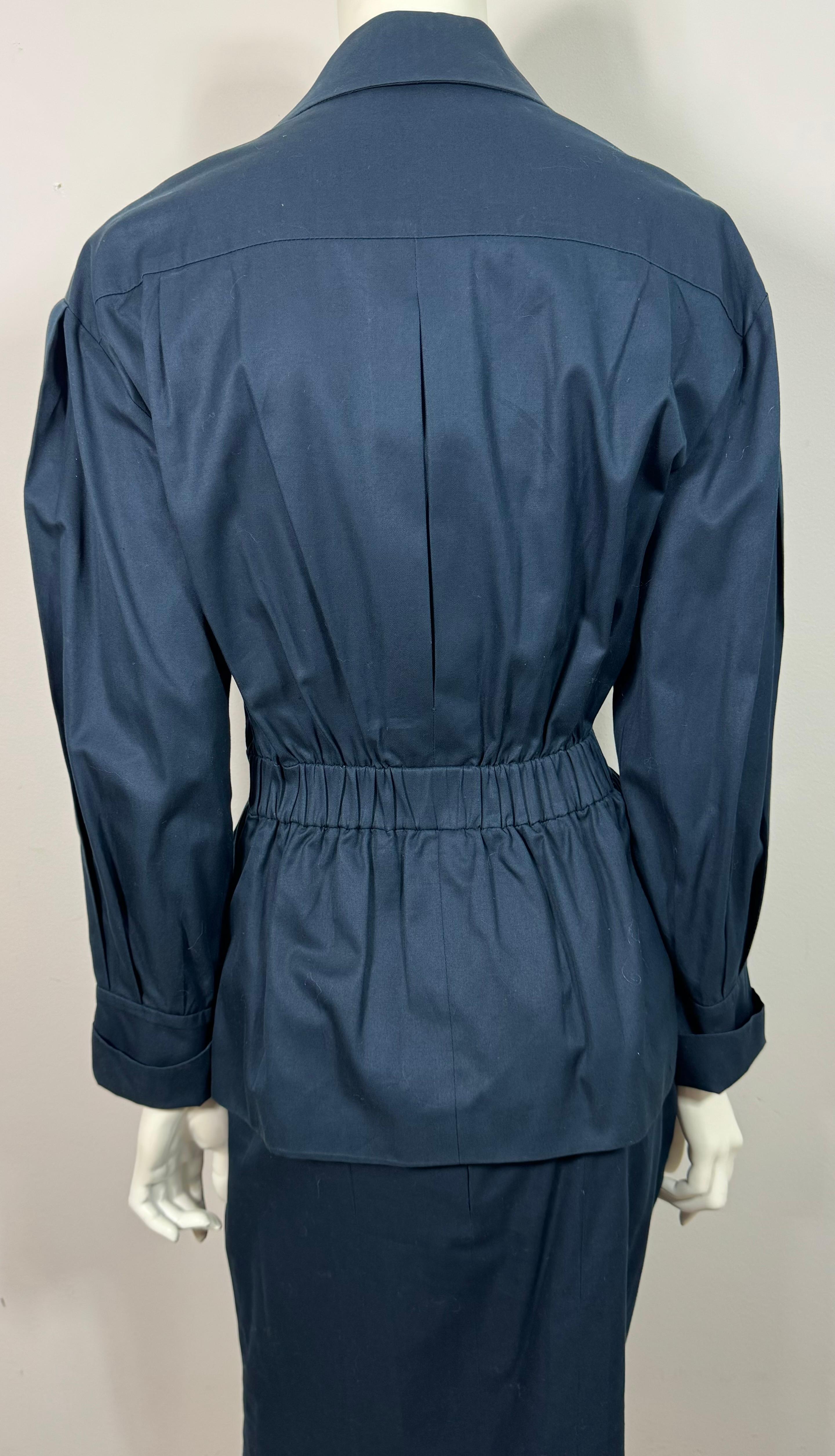 Chanel 1980's Navy Cotton Cinched Waist Jacket Skirt Suit - Size 38 For Sale 8