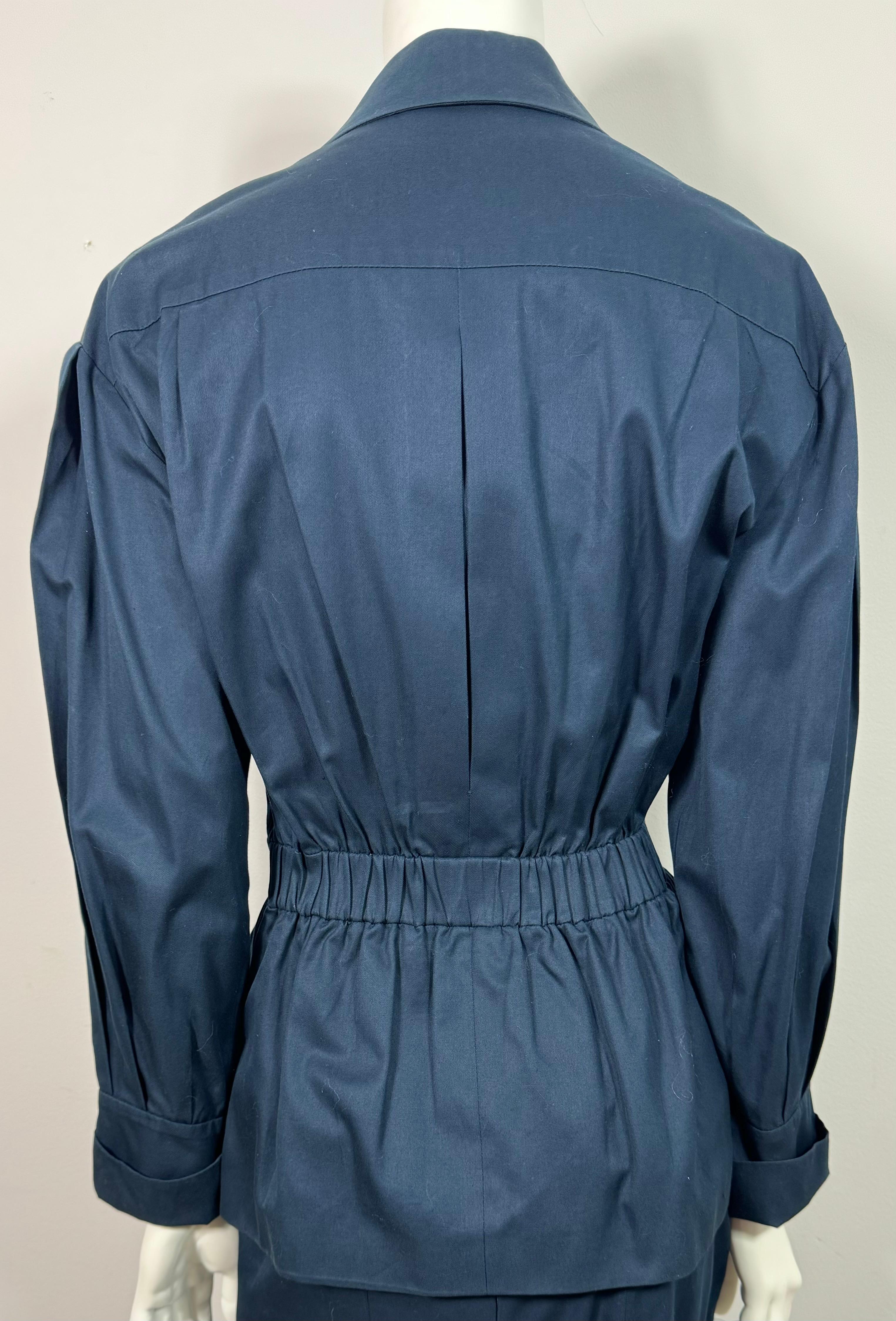 Chanel 1980's Navy Cotton Cinched Waist Jacket Skirt Suit - Size 38 For Sale 9