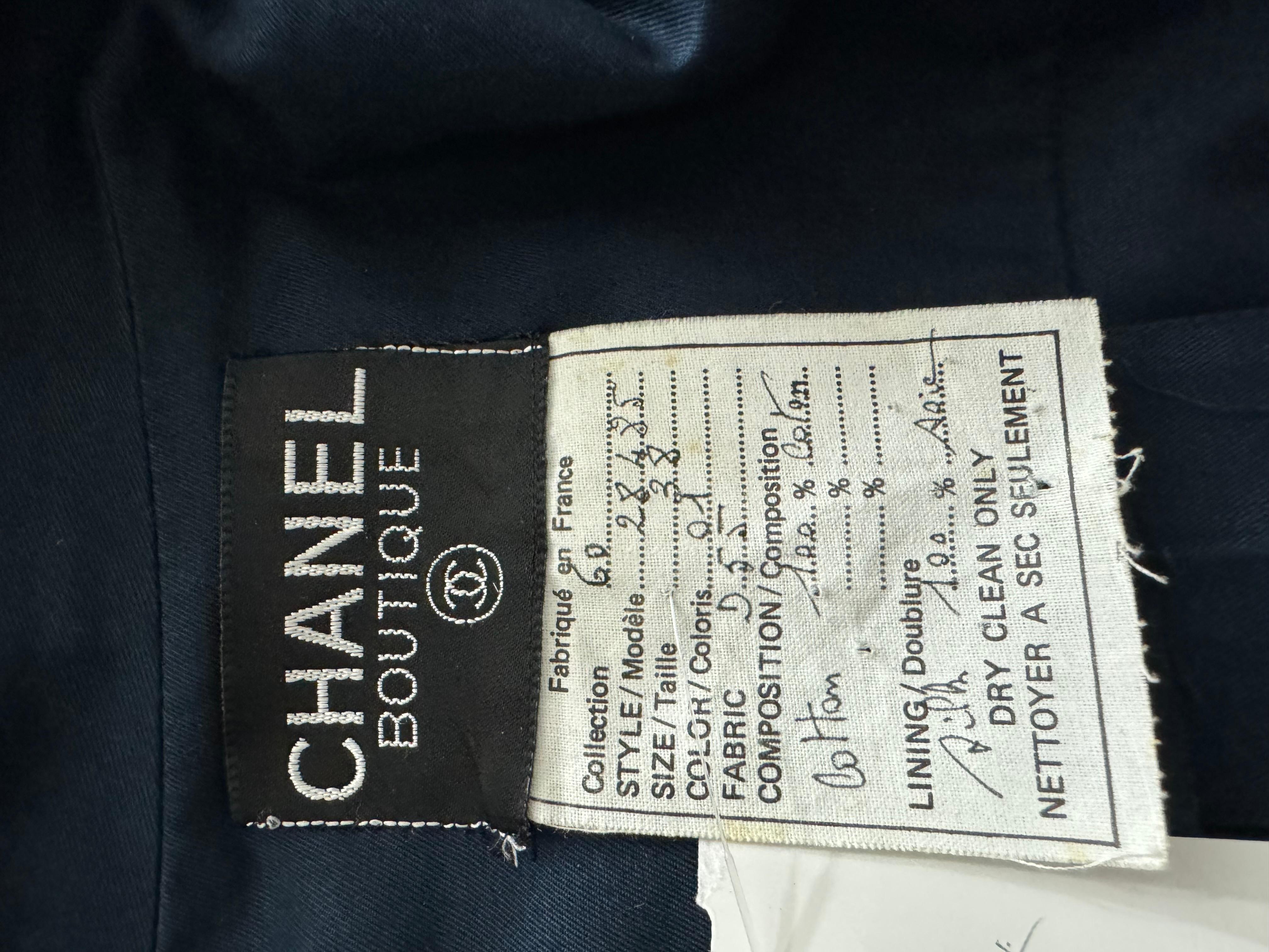 Chanel 1980's Navy Cotton Cinched Waist Jacket Skirt Suit - Size 38 For Sale 12