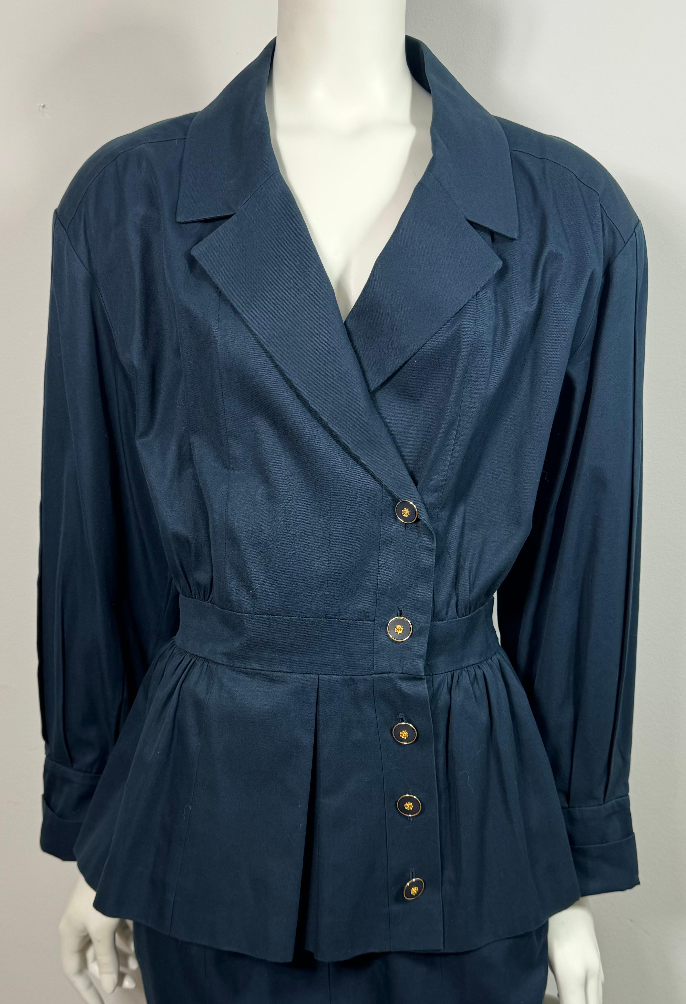 Chanel 1980's Navy Cotton Cinched Waist Jacket Skirt Suit - Size 38 For Sale 1