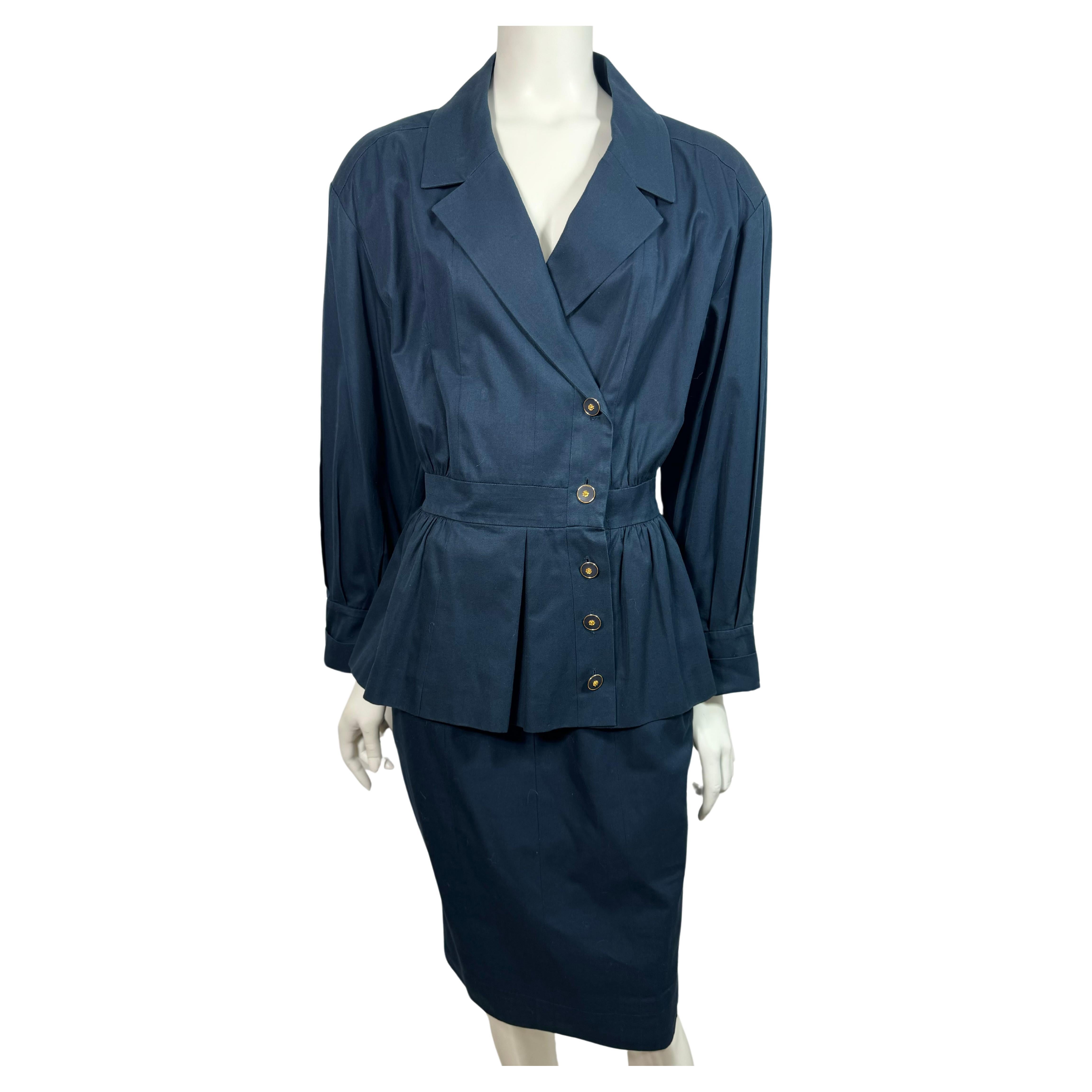Chanel 1980's Navy Cotton Cinched Waist Jacket Skirt Suit - Size 38 For Sale