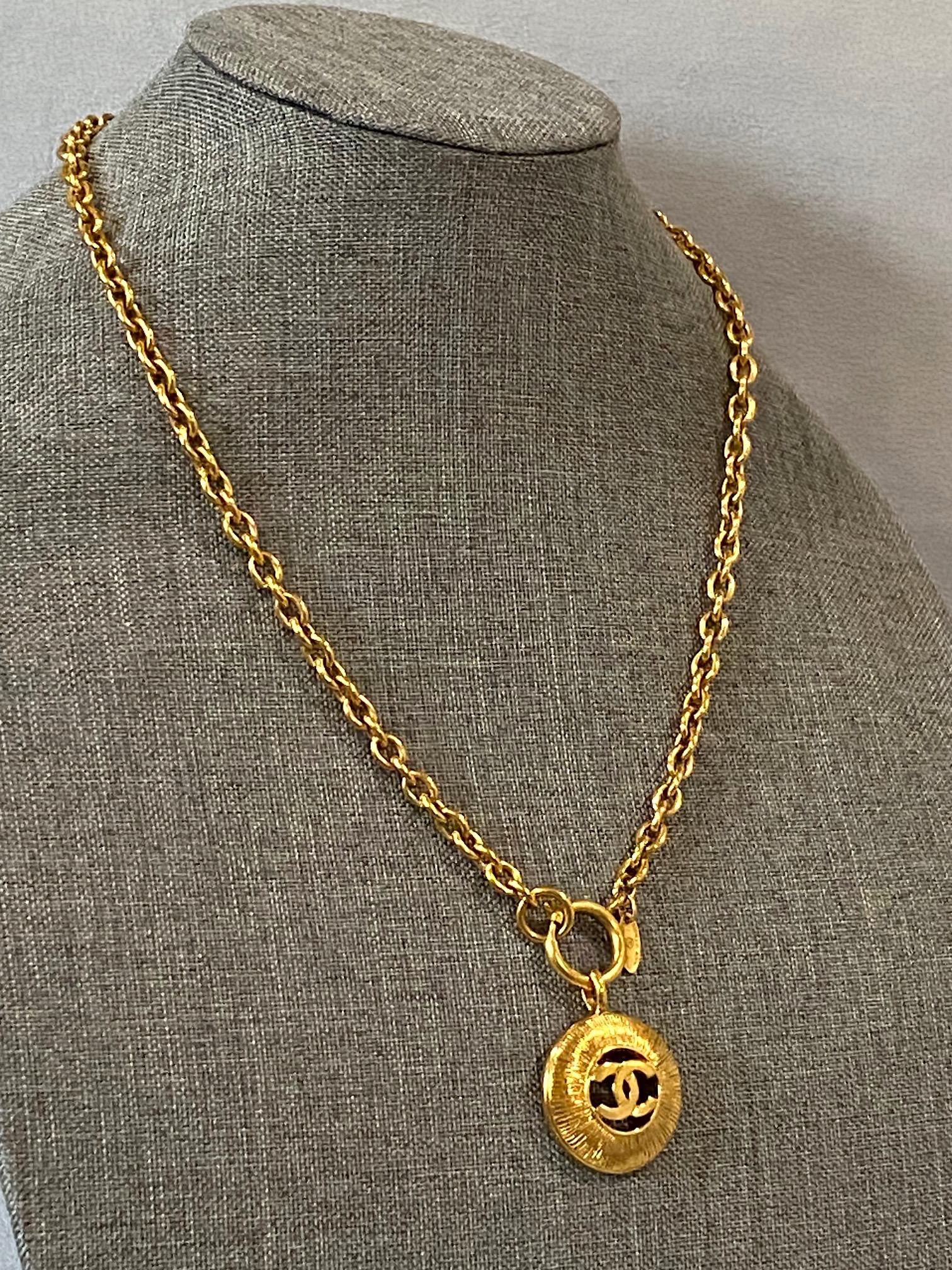 Chanel 1980s Pendant Necklace 2