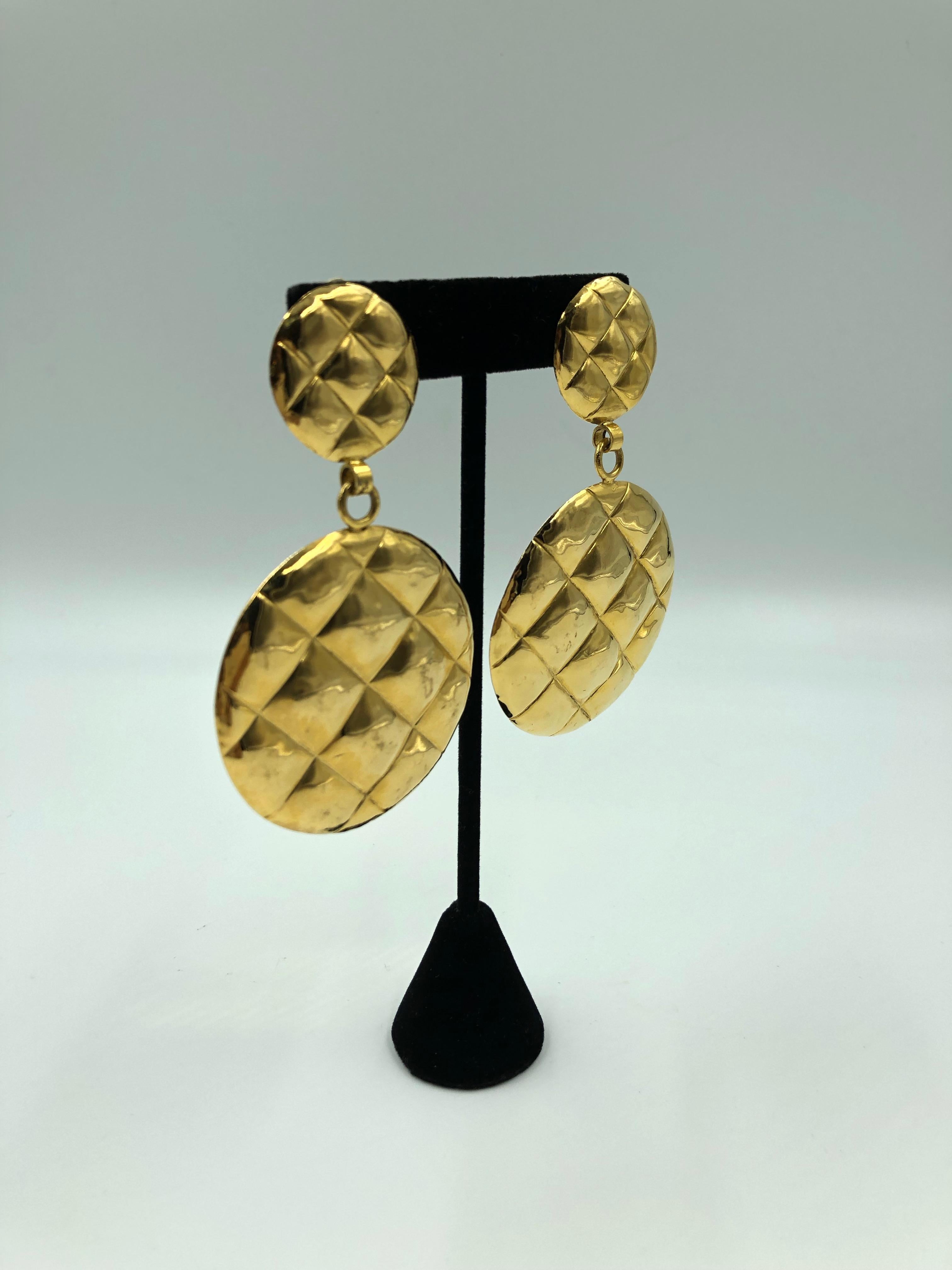 Chanel 1980's Quilted Gold Tone Metal Clip Earrings  In Fair Condition In Los Angeles, CA