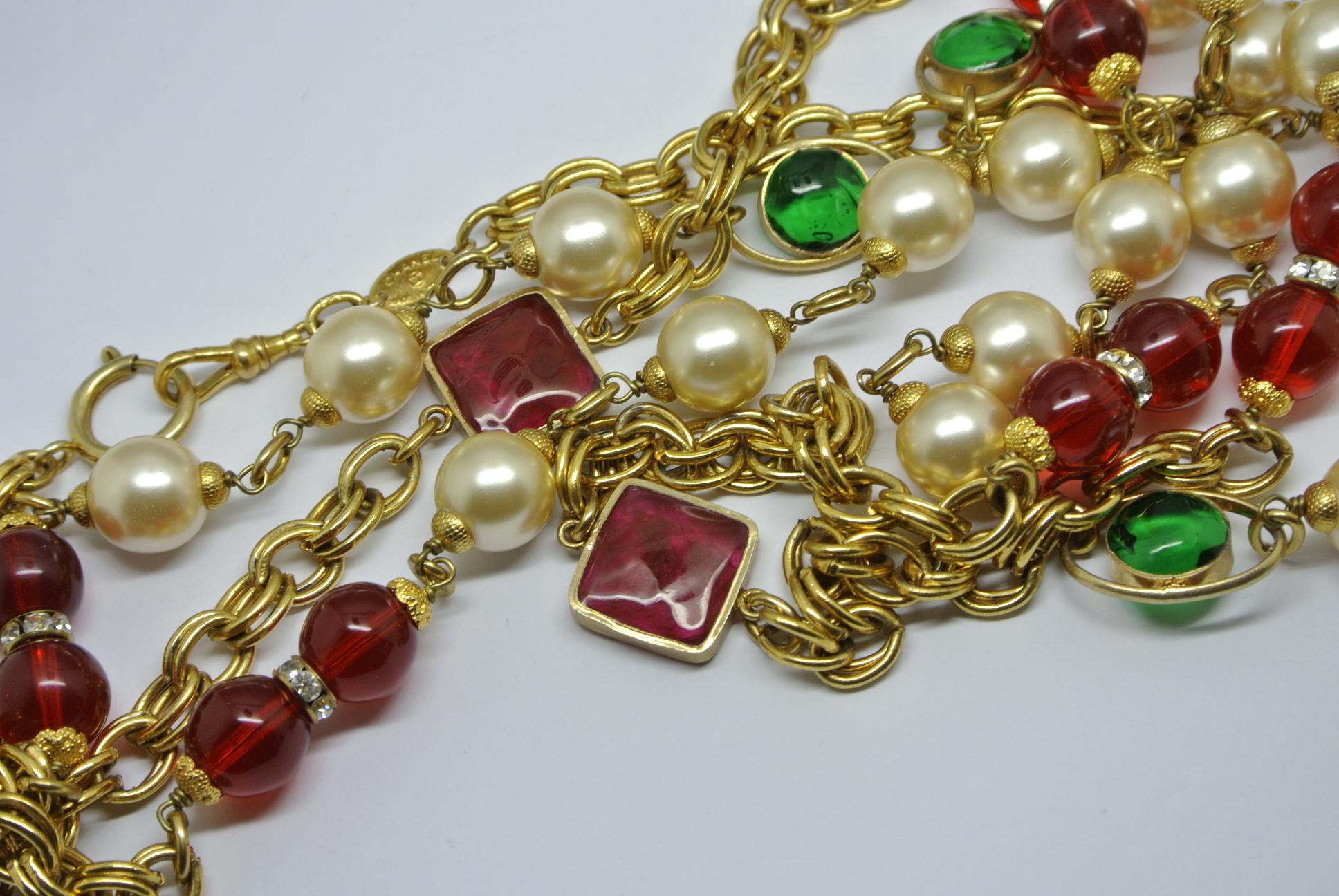 Chanel 1980s Red Green Gripoix Poured Glass Faux Pearl Necklace 1